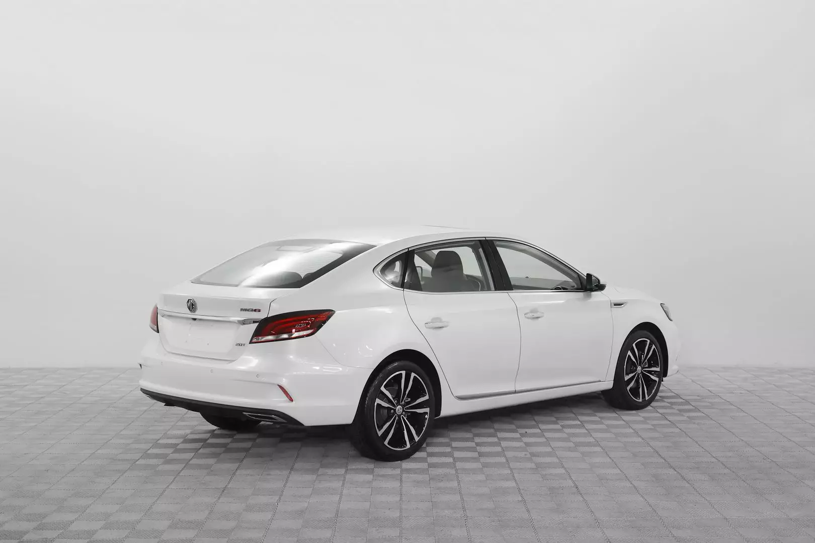 Автосалон: Mg 6
