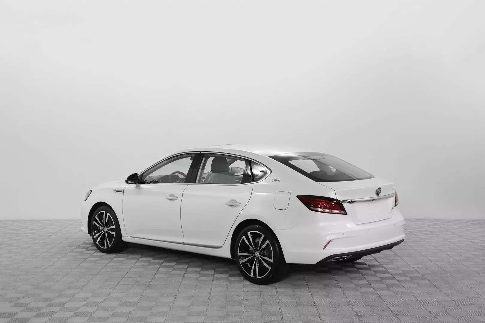 Автосалон: Mg 6