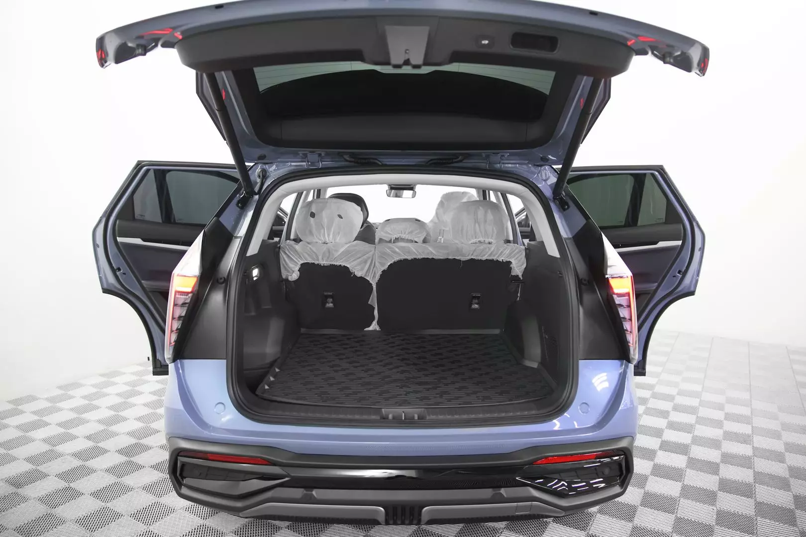 Автосалон: Geely Atlas New