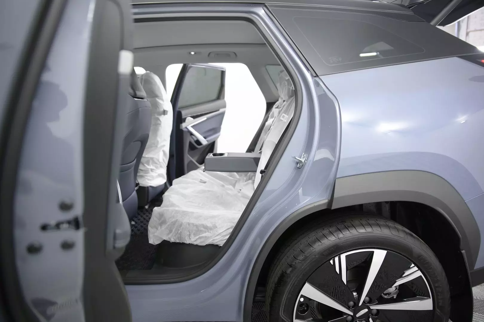 Автосалон: Geely Atlas New