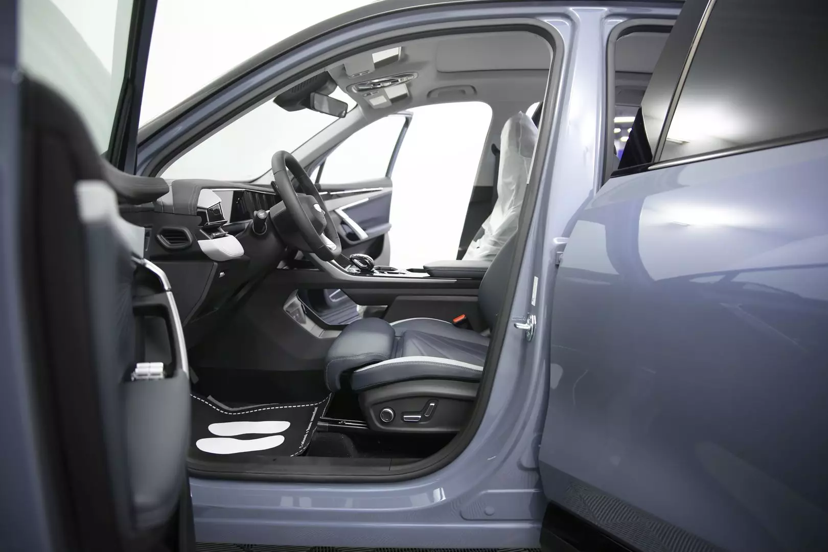 Автосалон: Geely Atlas New