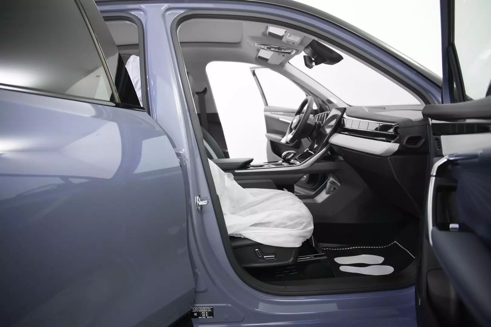 Автосалон: Geely Atlas New