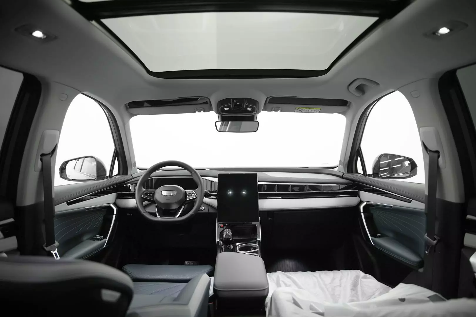 Автосалон: Geely Atlas New