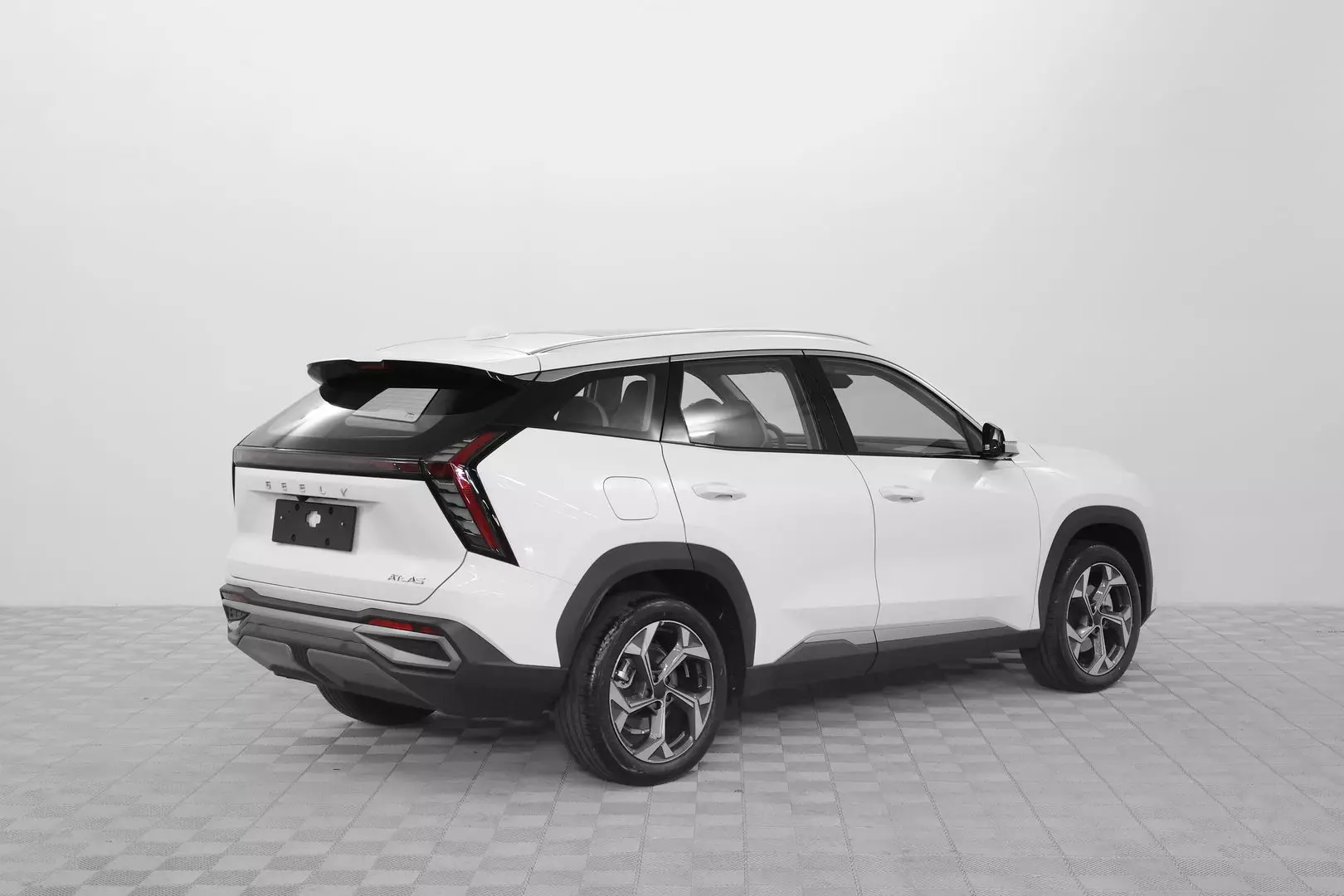 Автосалон: Geely Atlas New