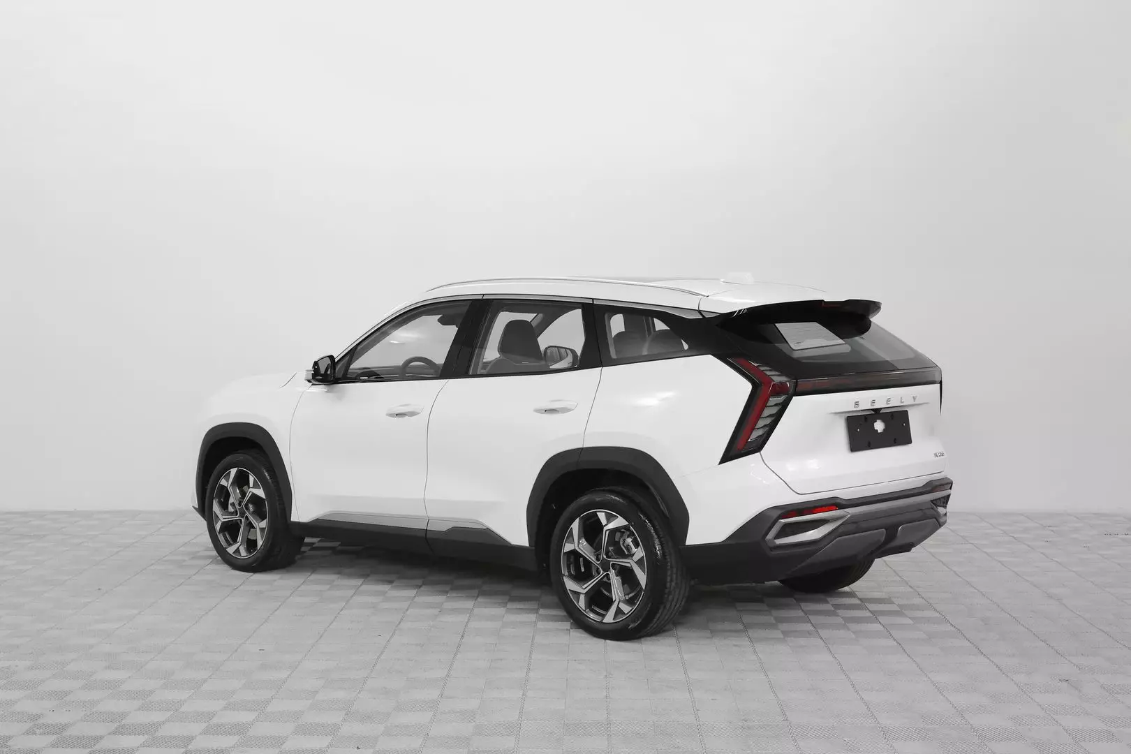 Автосалон: Geely Atlas New