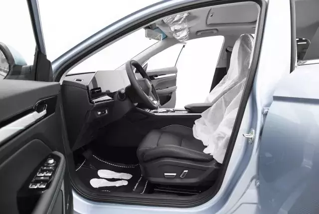 Автосалон: Livan S6 Pro