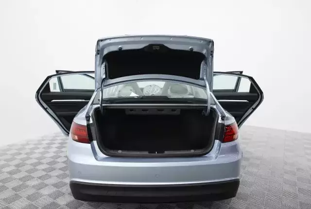 Автосалон: Livan S6 Pro