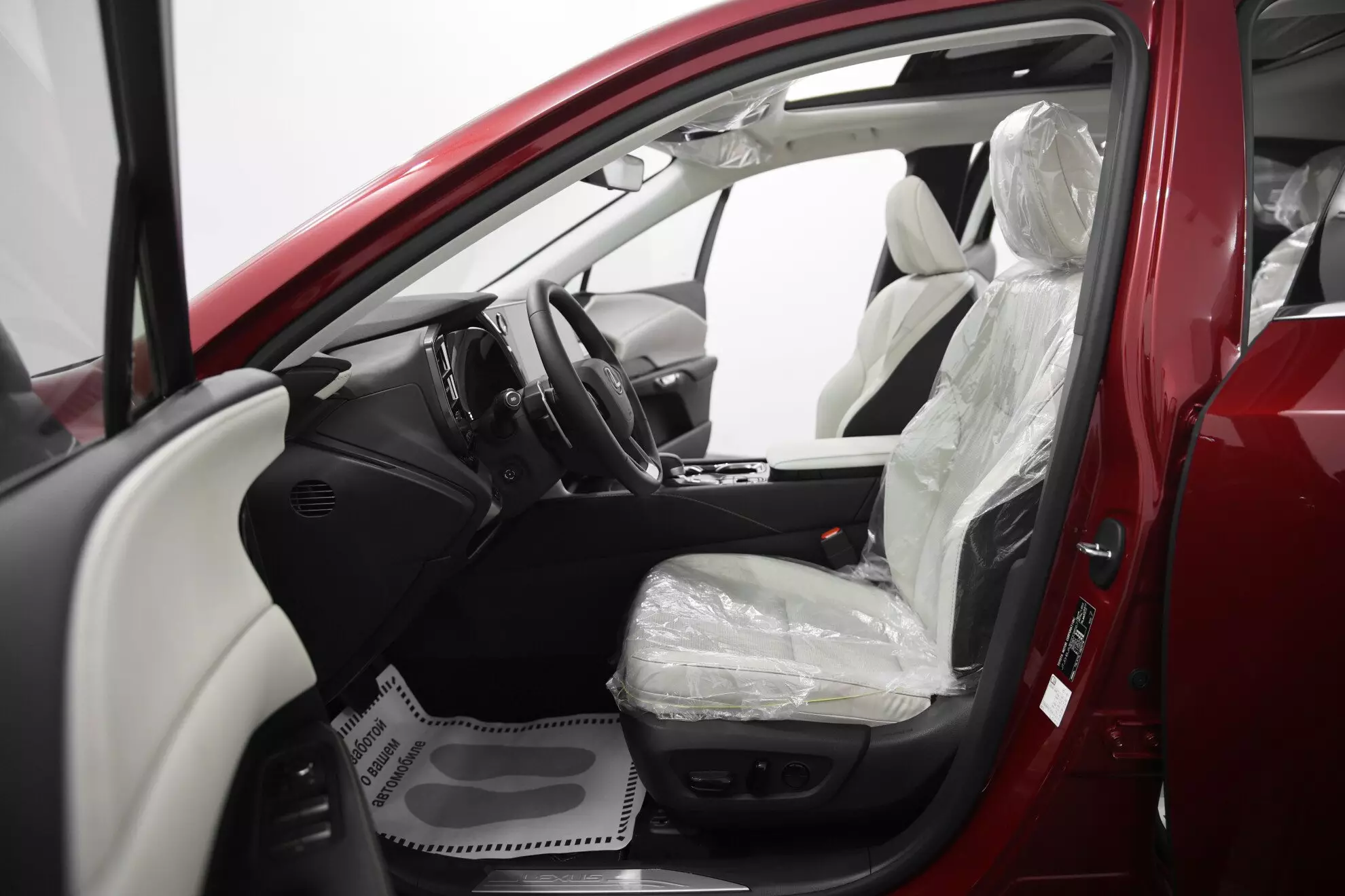 Автосалон: Lexus RX