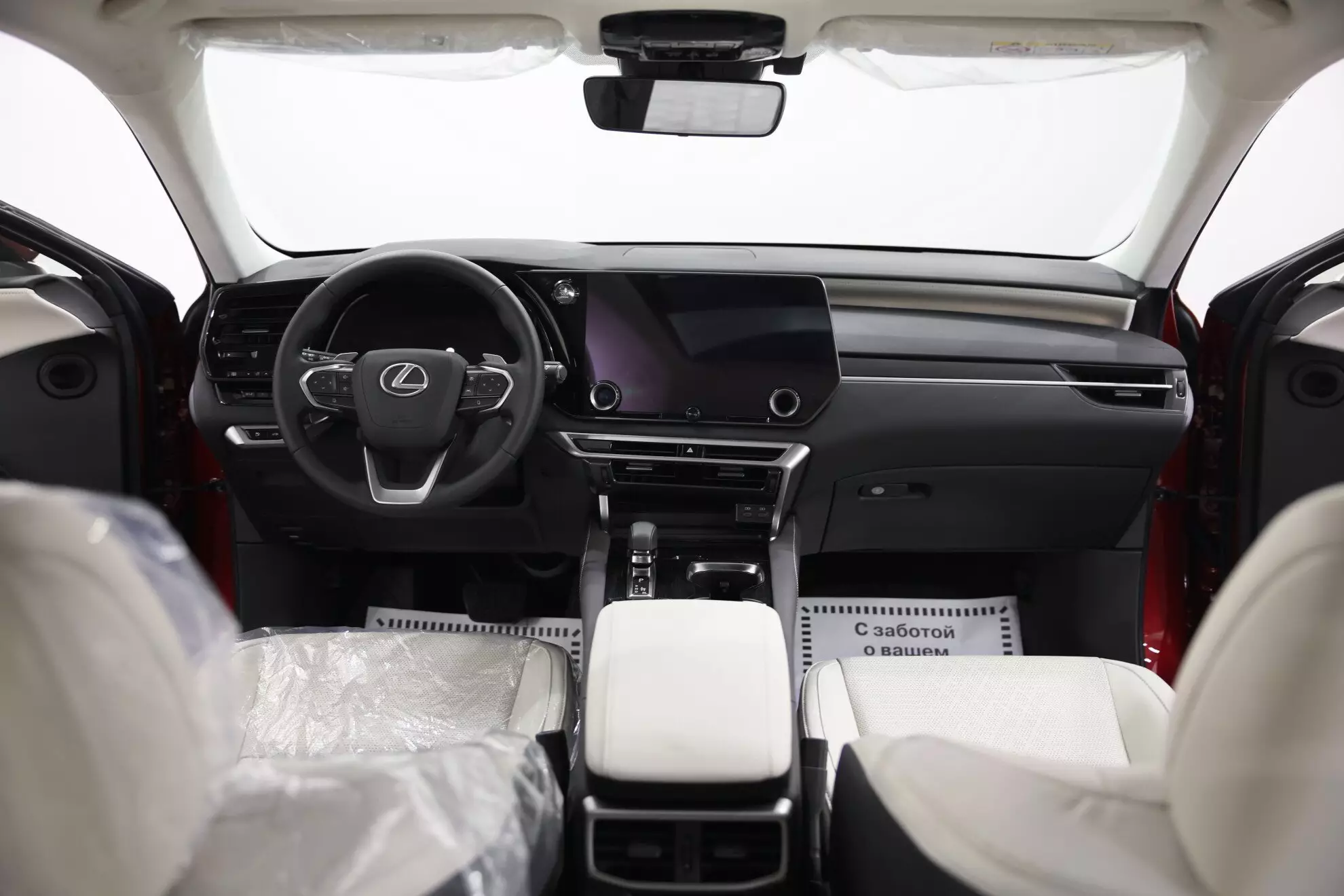 Автосалон: Lexus RX