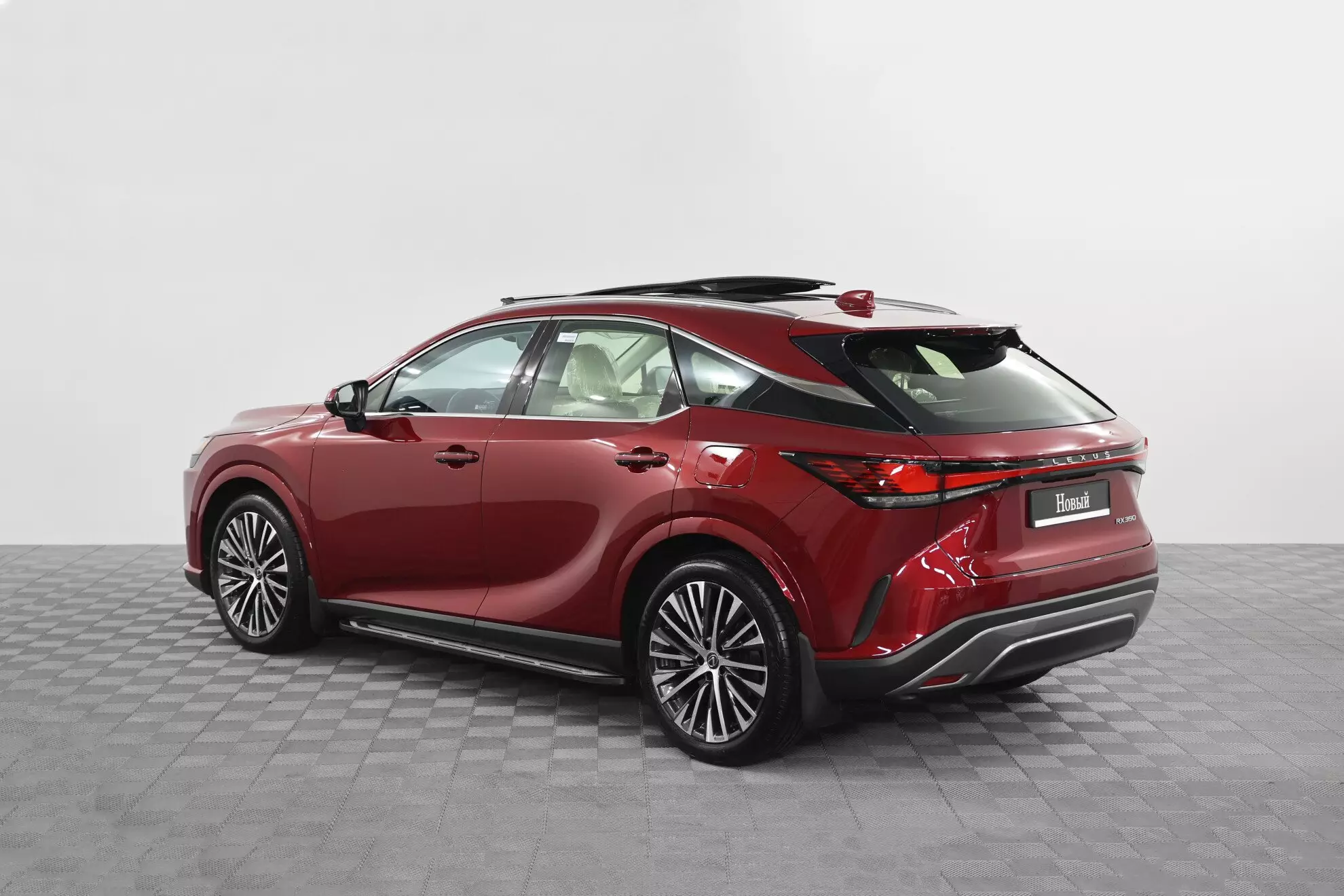 Автосалон: Lexus RX