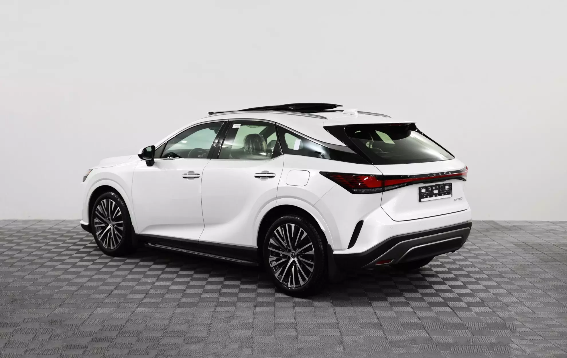 Автосалон: Lexus RX