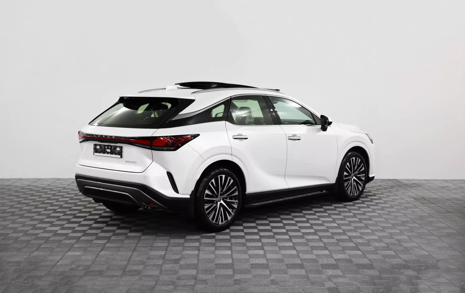 Автосалон: Lexus RX