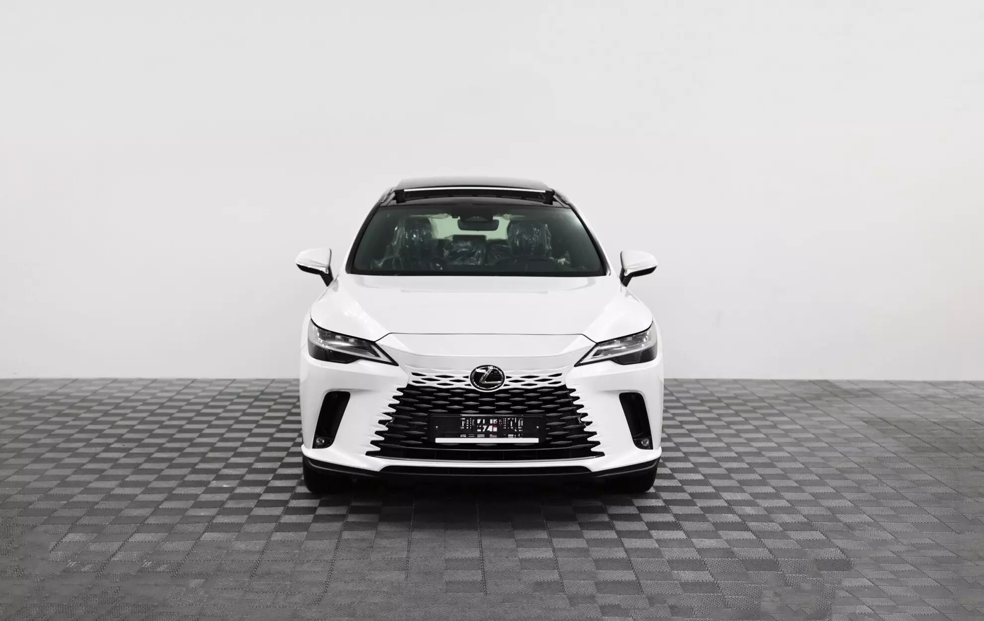 Автосалон: Lexus RX