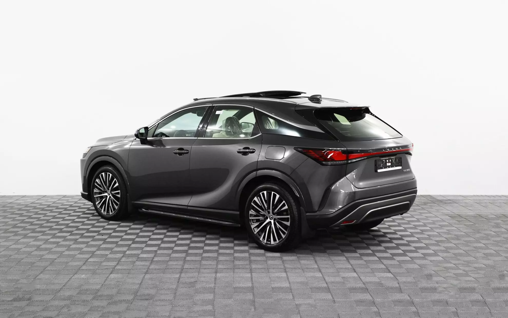Автосалон: Lexus RX