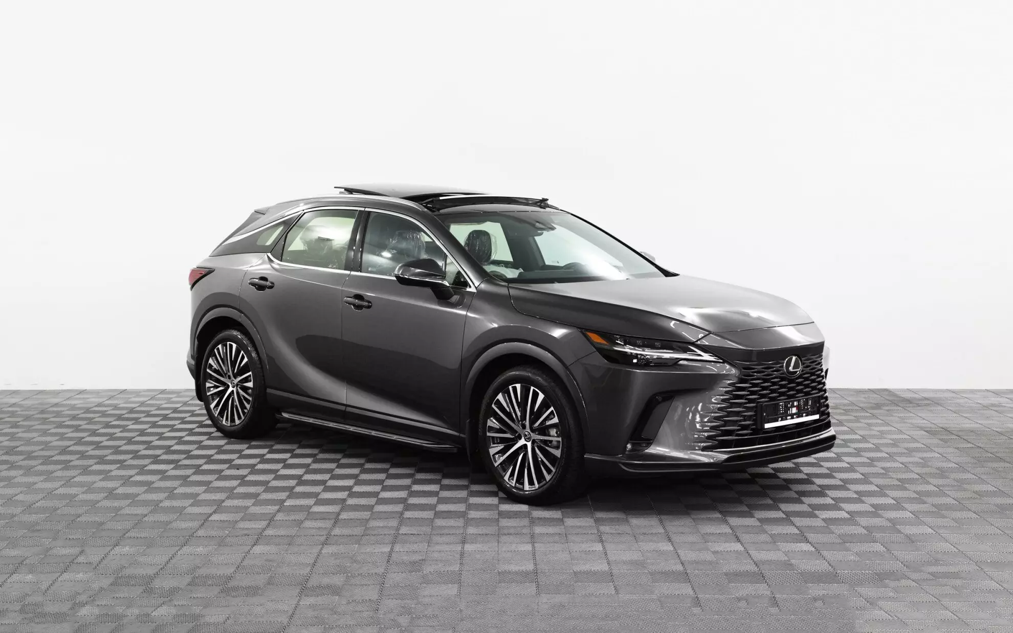Автосалон: Lexus RX