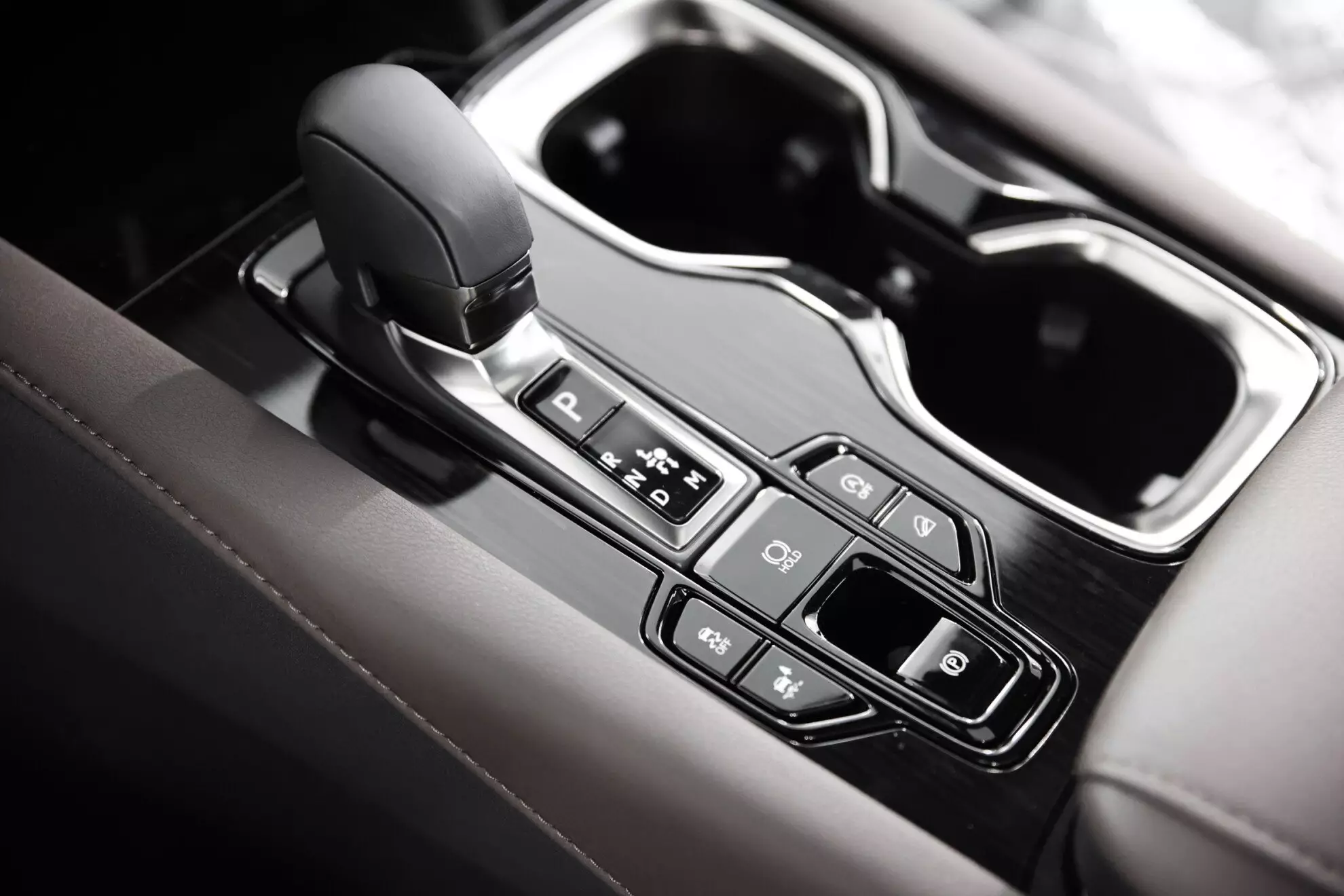 Автосалон: Lexus RX