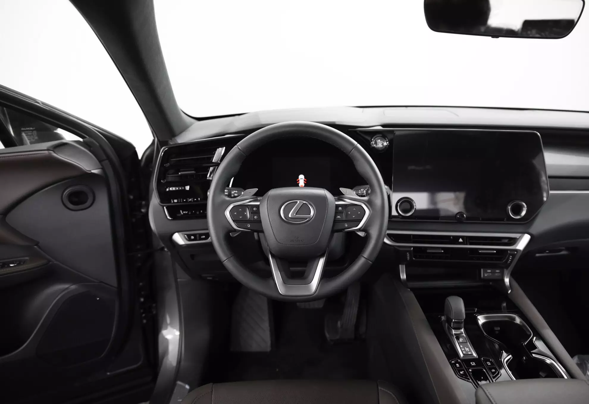Автосалон: Lexus RX