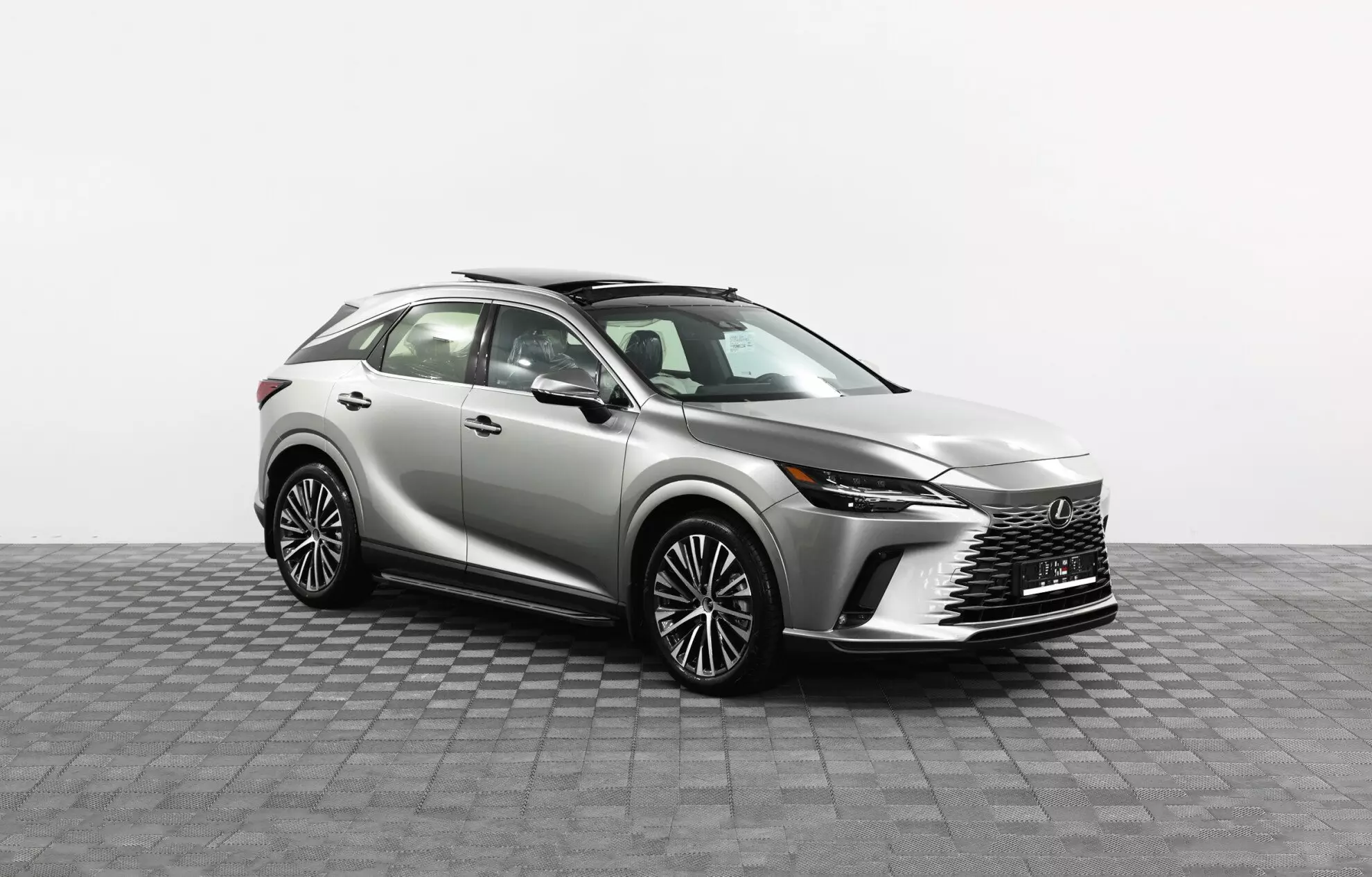 Автосалон: Lexus RX