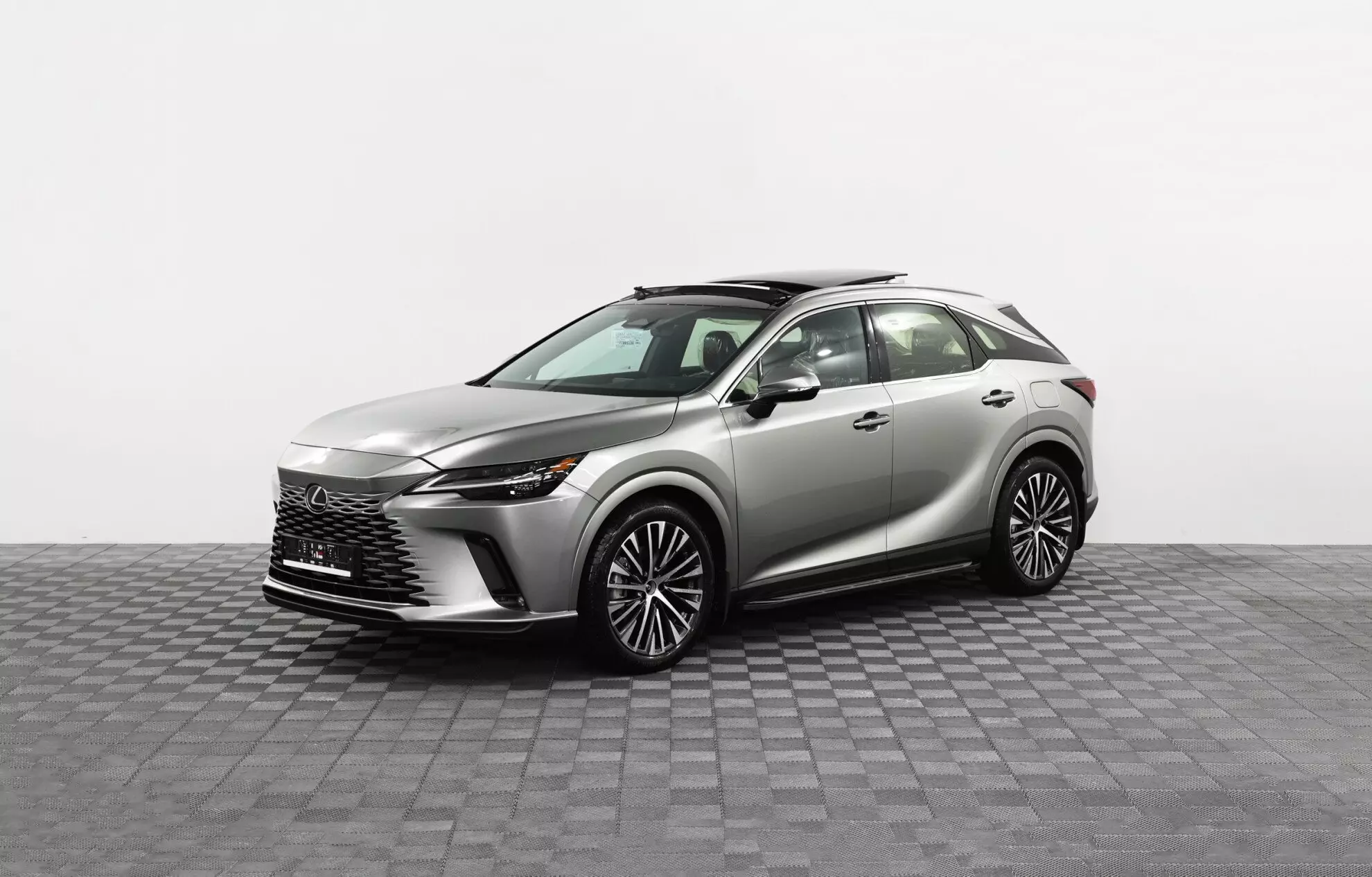 Автосалон: Lexus RX