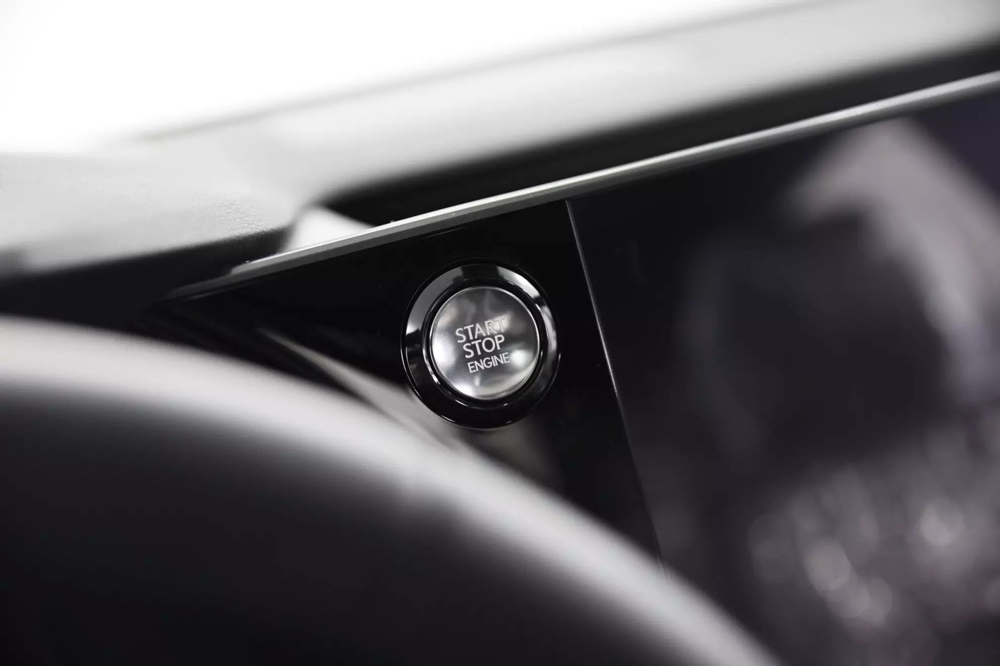 Автосалон: Lexus RX