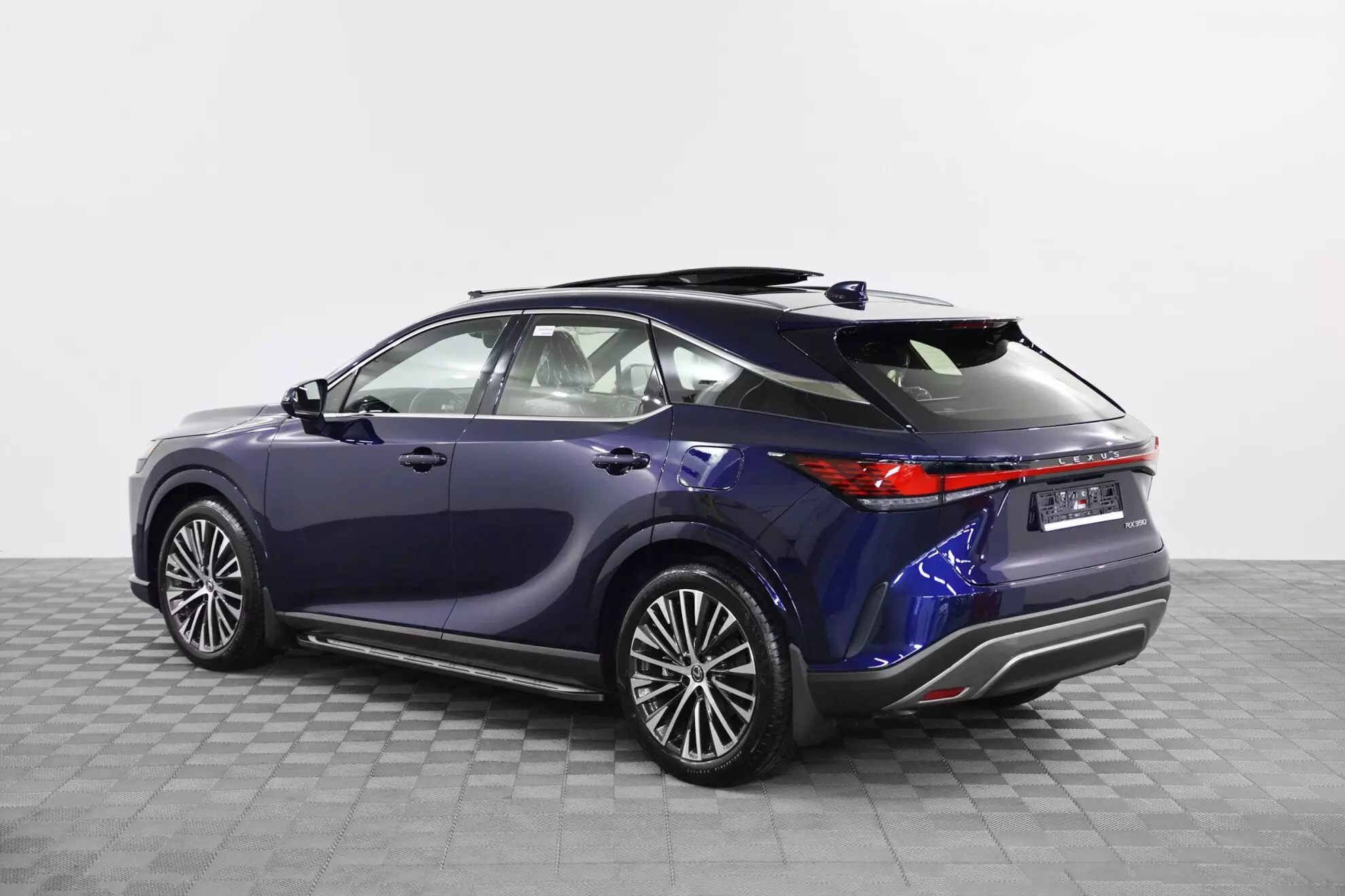 Автосалон: Lexus RX
