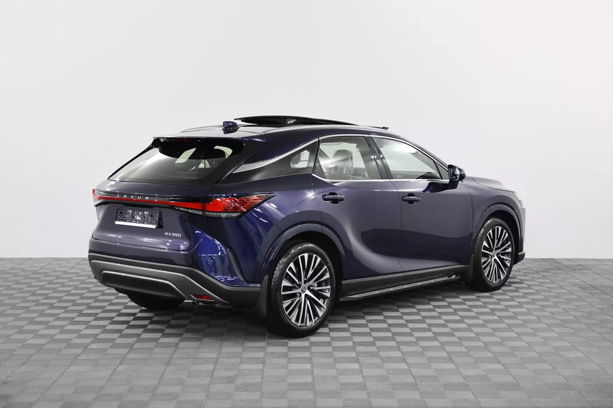 Автосалон: Lexus RX