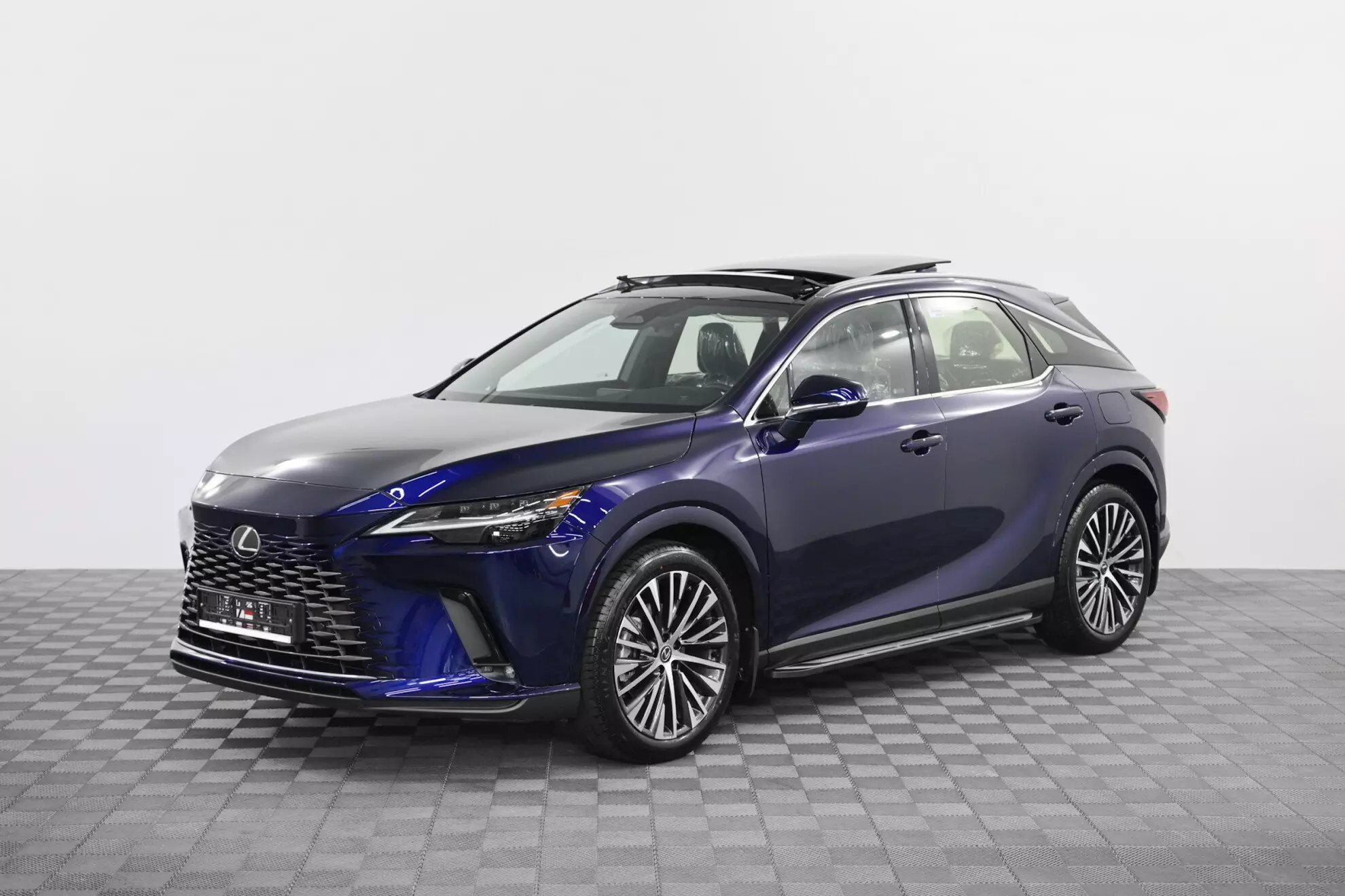 Автосалон: Lexus RX