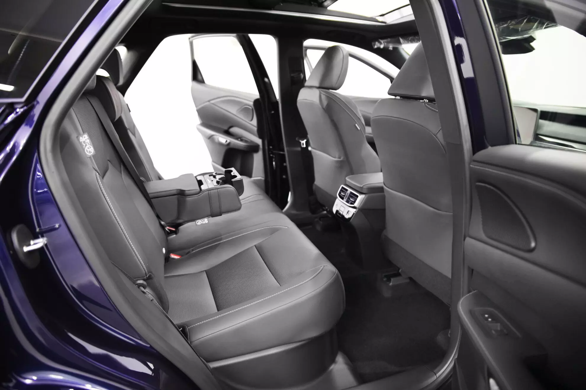 Автосалон: Lexus RX