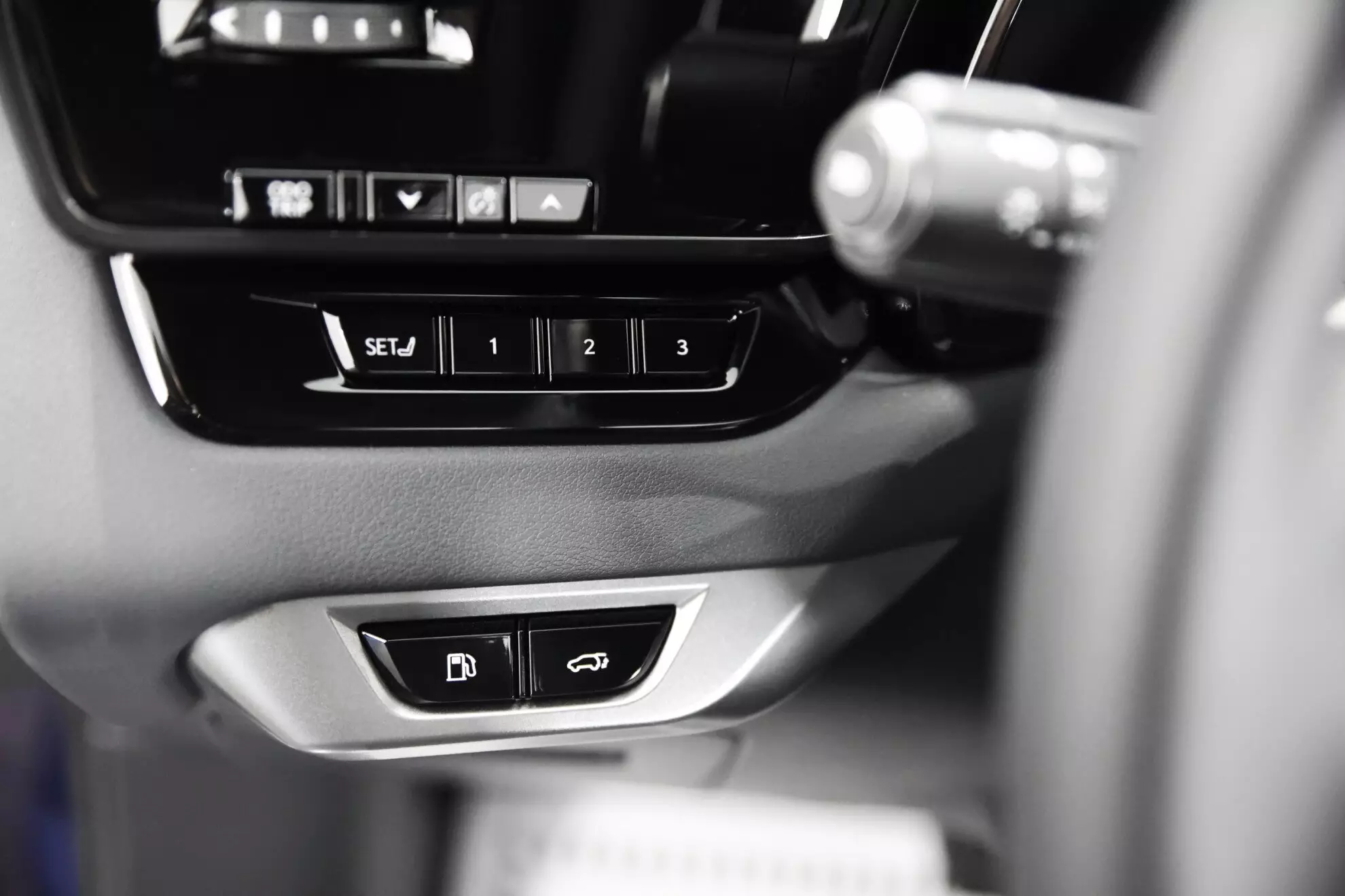 Автосалон: Lexus RX
