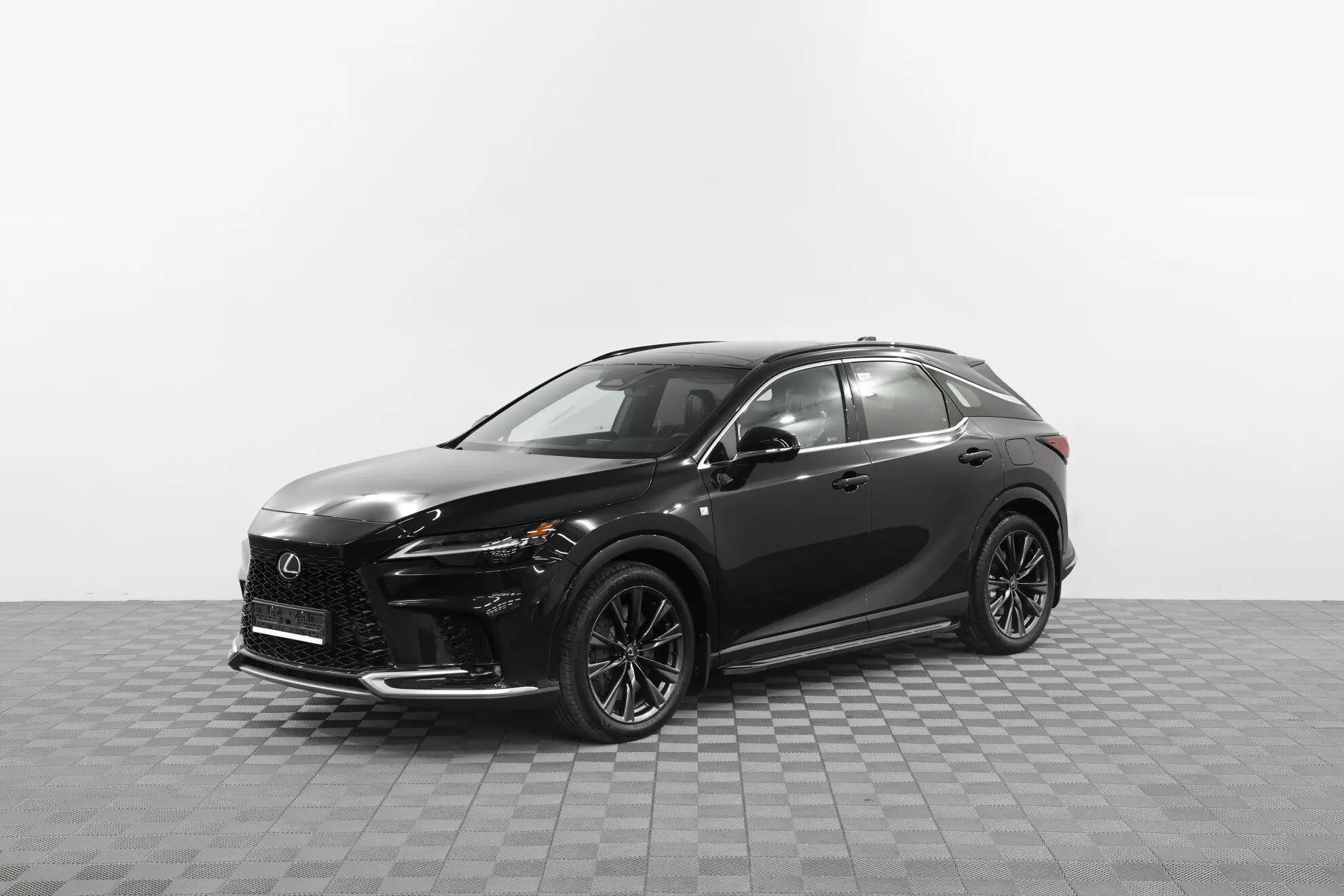 Автосалон: Lexus RX