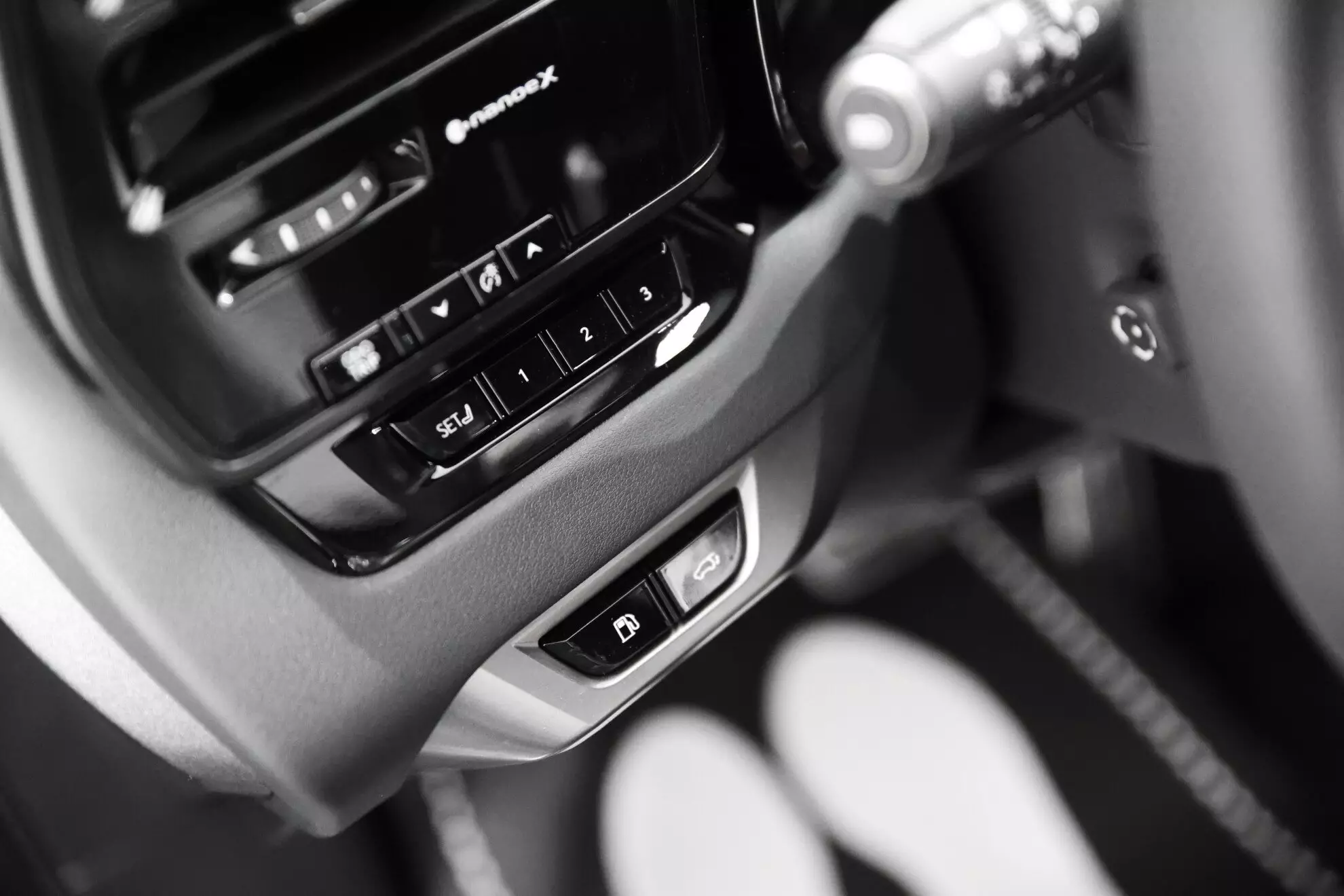 Автосалон: Lexus RX