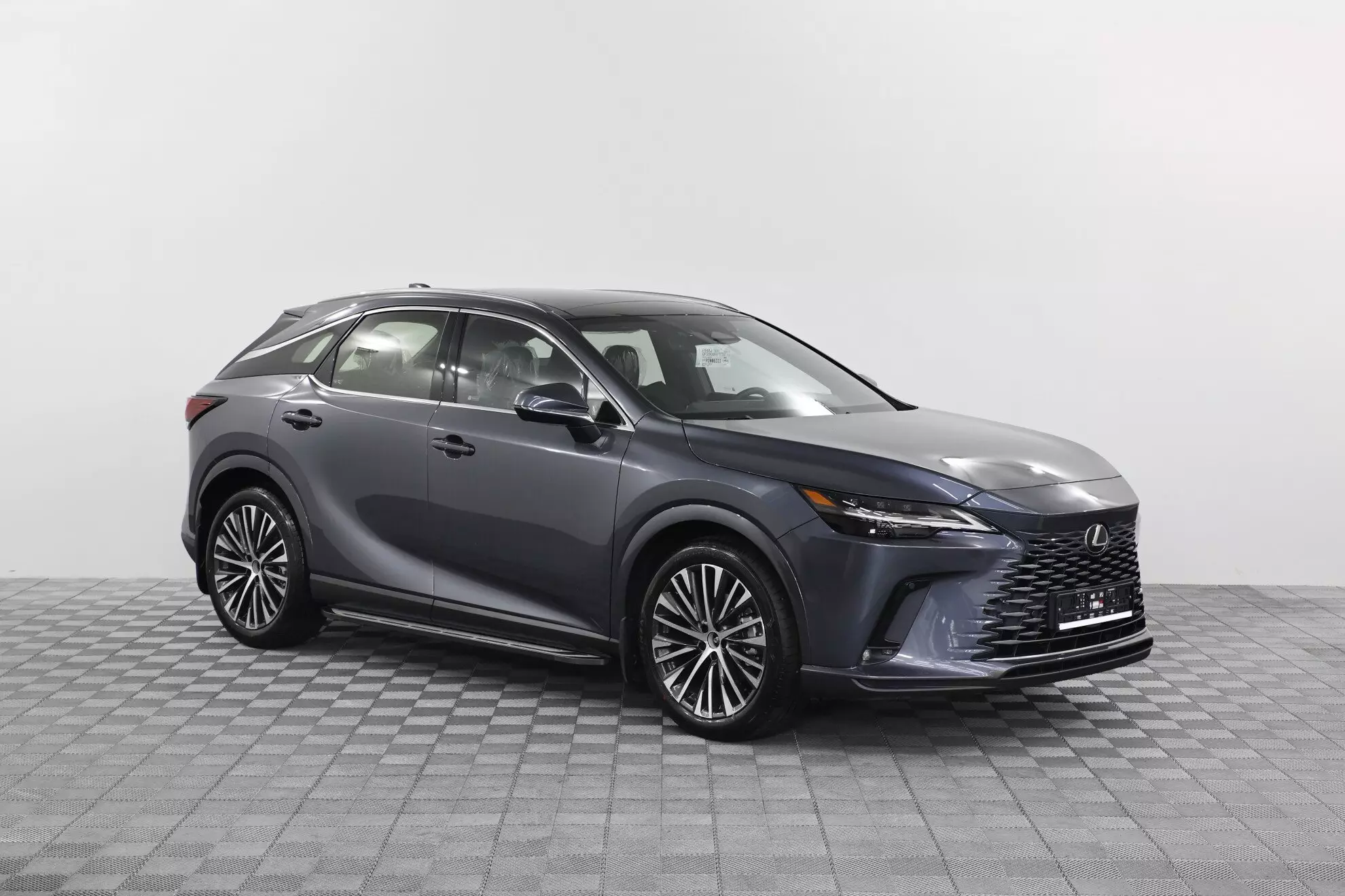 Автосалон: Lexus RX
