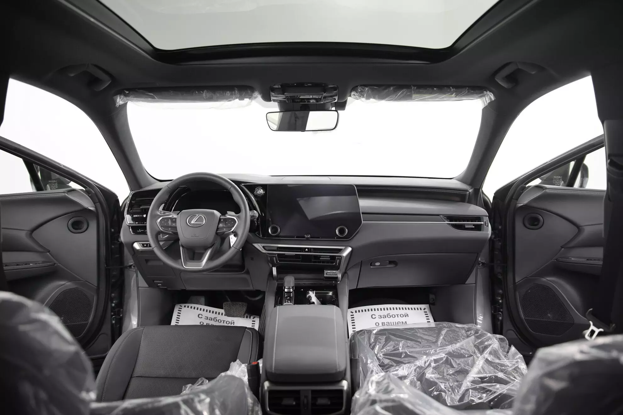 Автосалон: Lexus RX