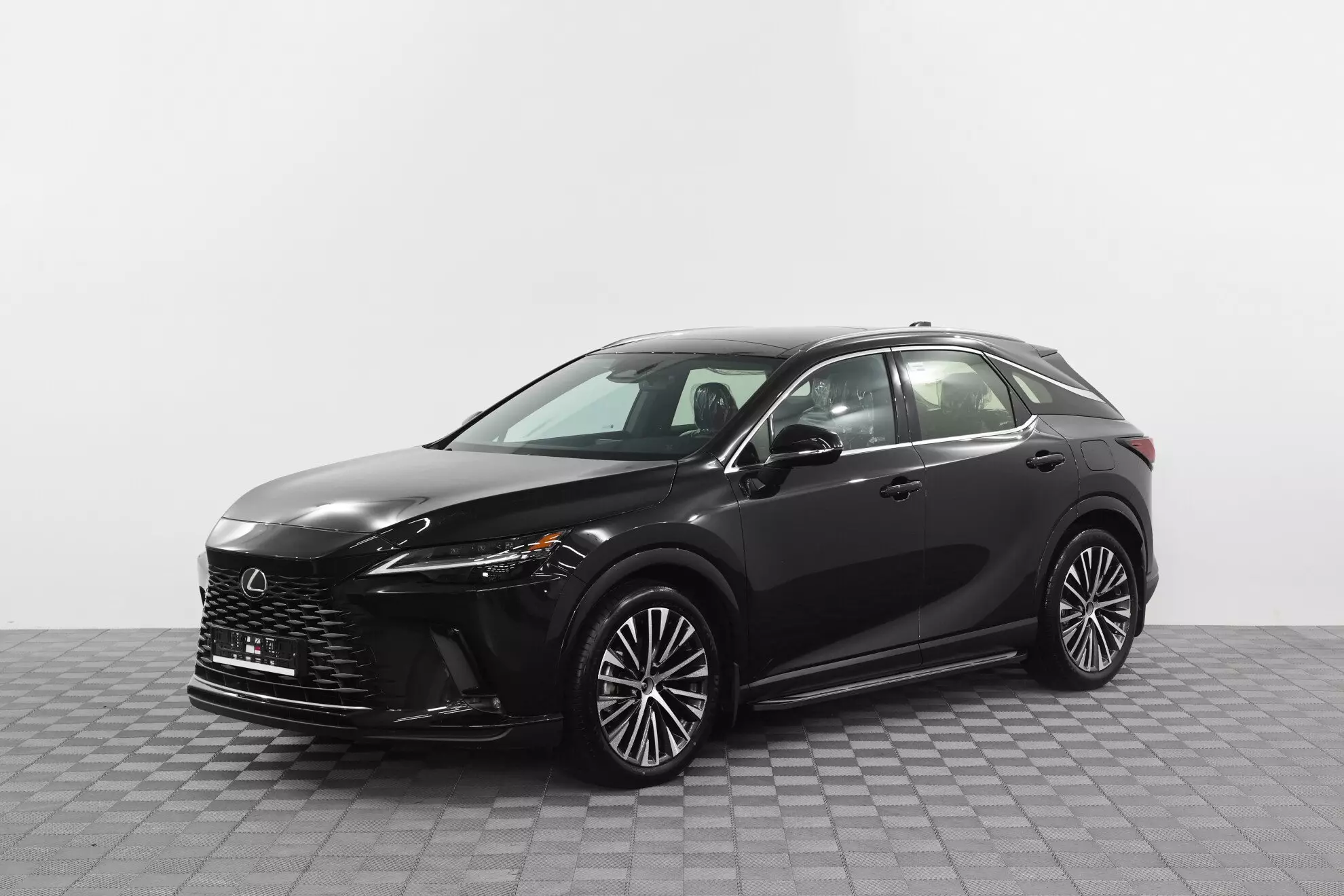 Автосалон: Lexus RX