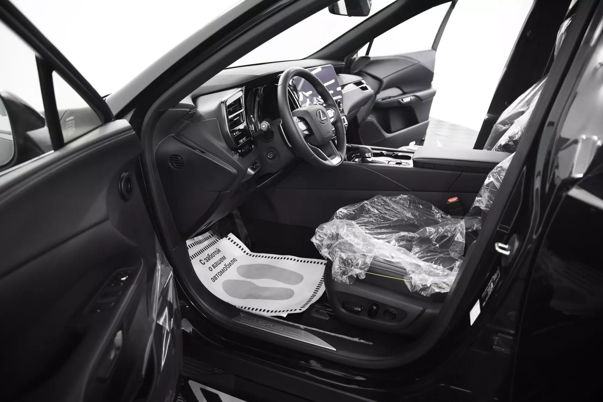 Автосалон: Lexus RX