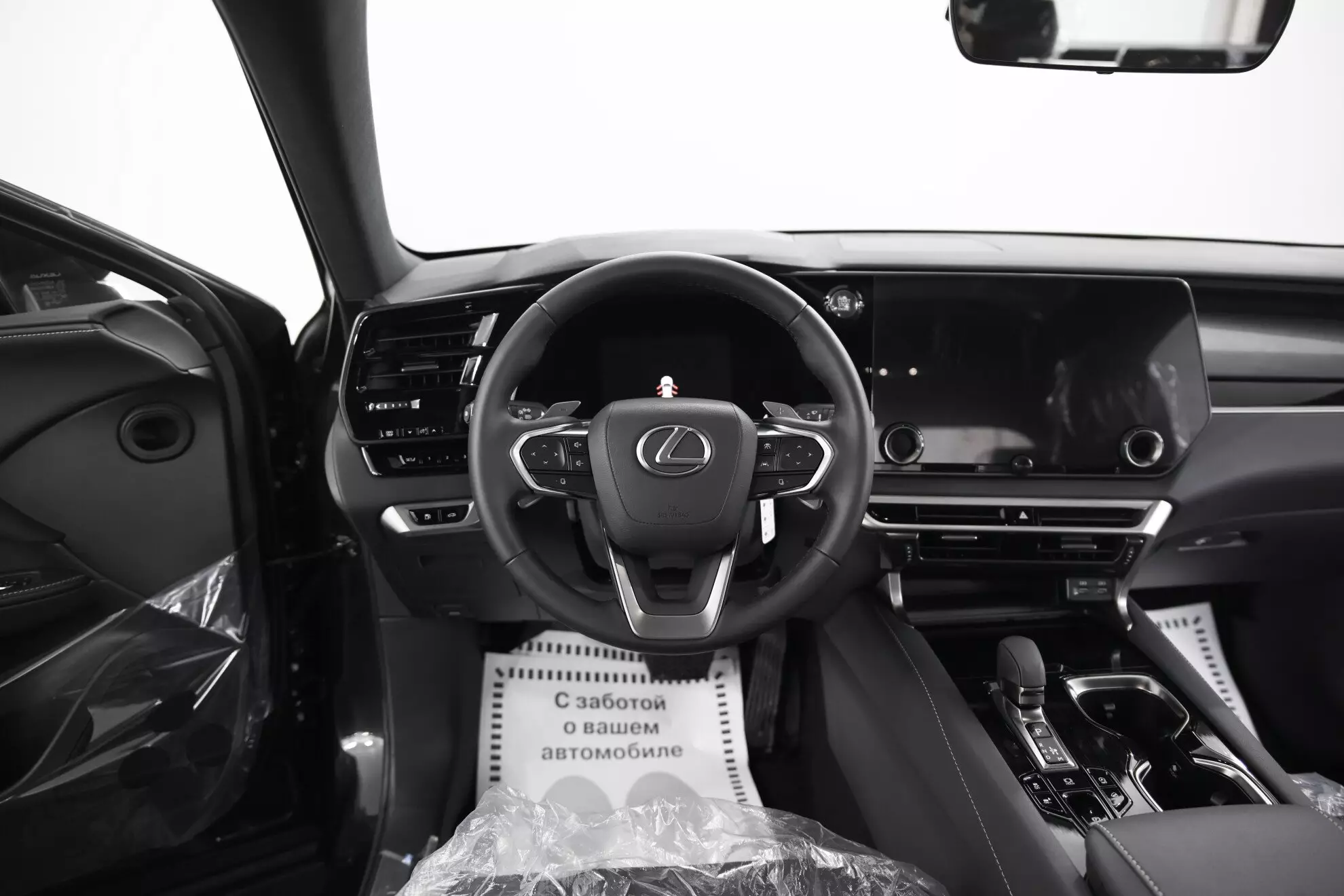 Автосалон: Lexus RX