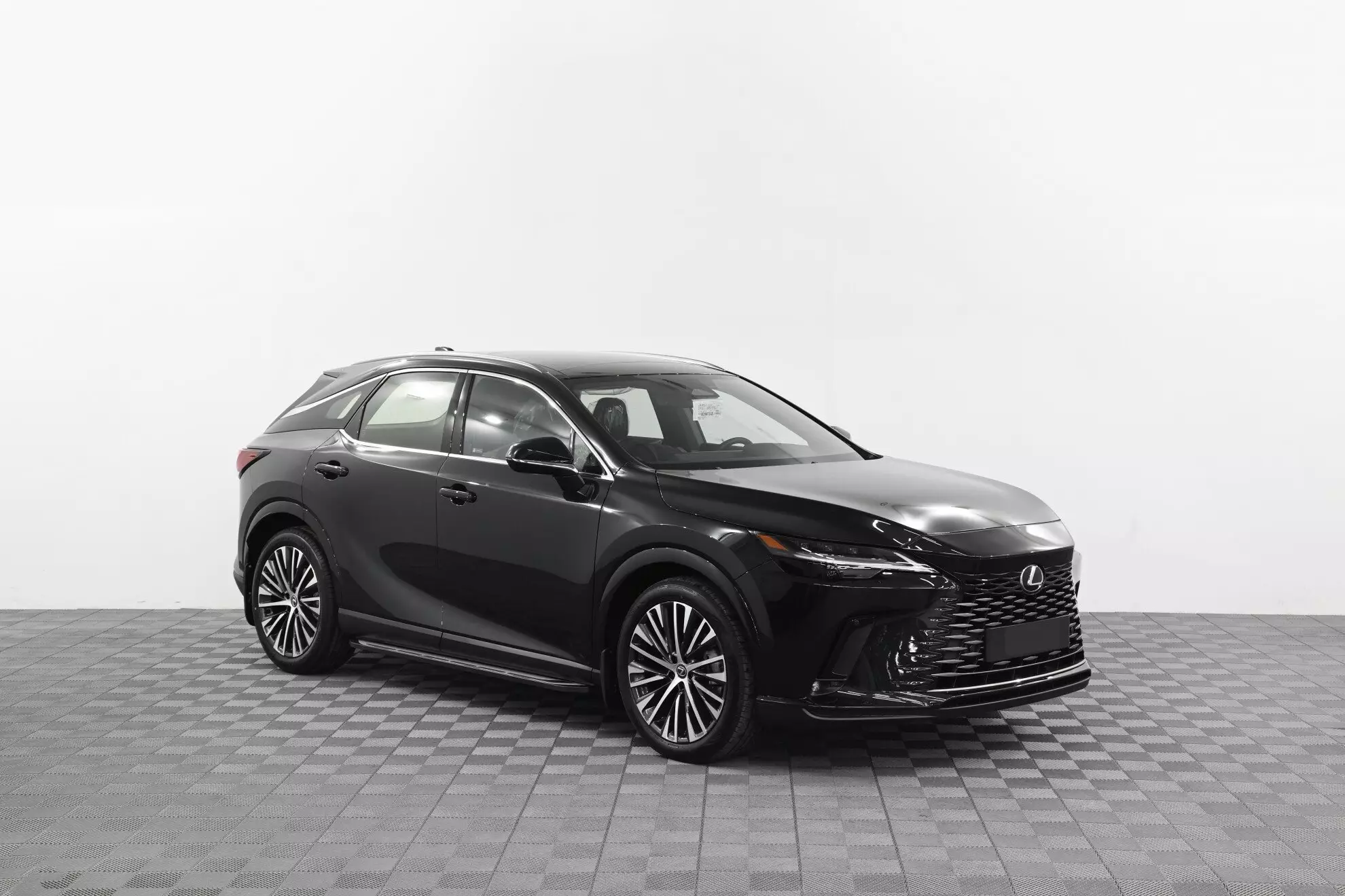 Автосалон: Lexus RX