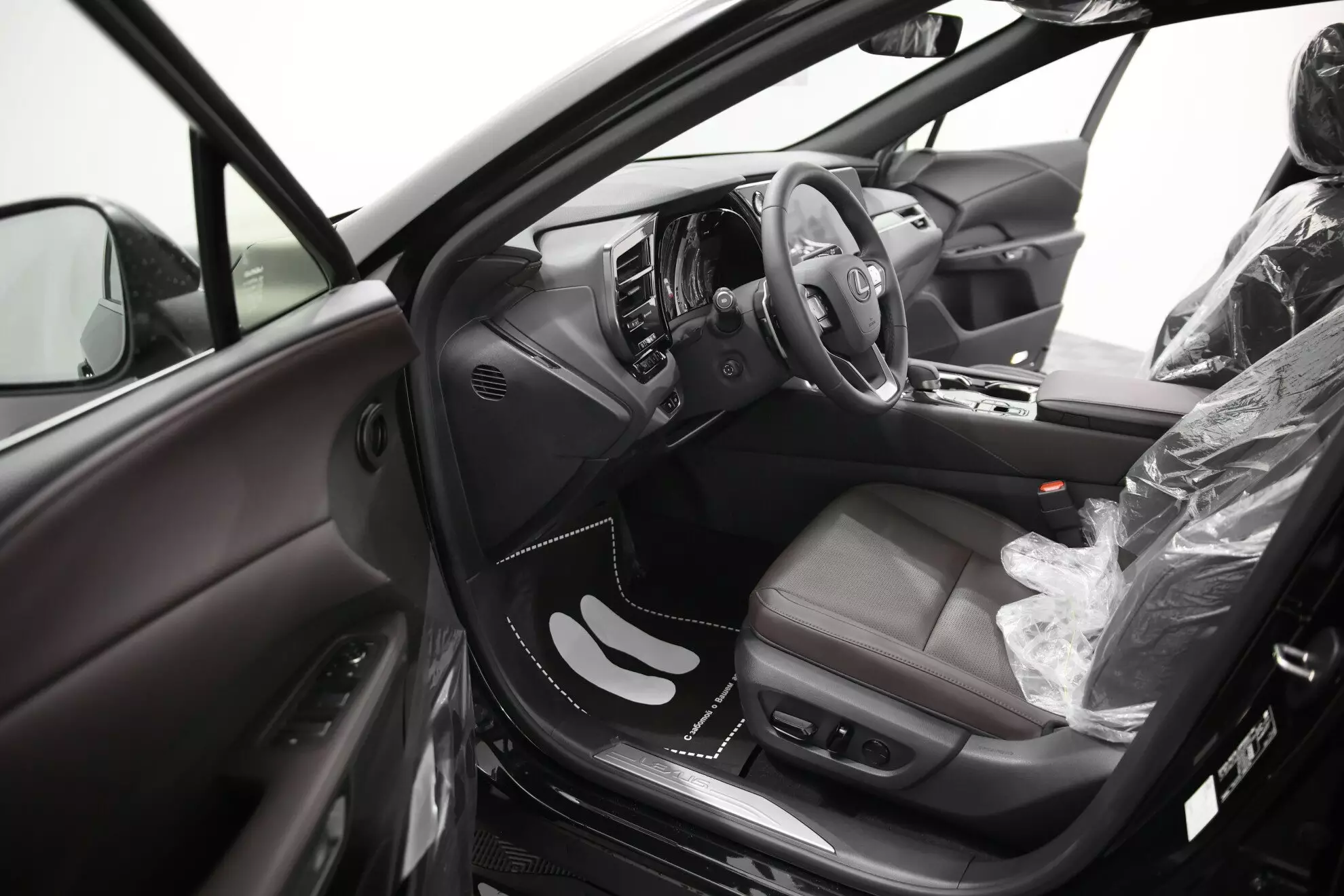 Автосалон: Lexus RX