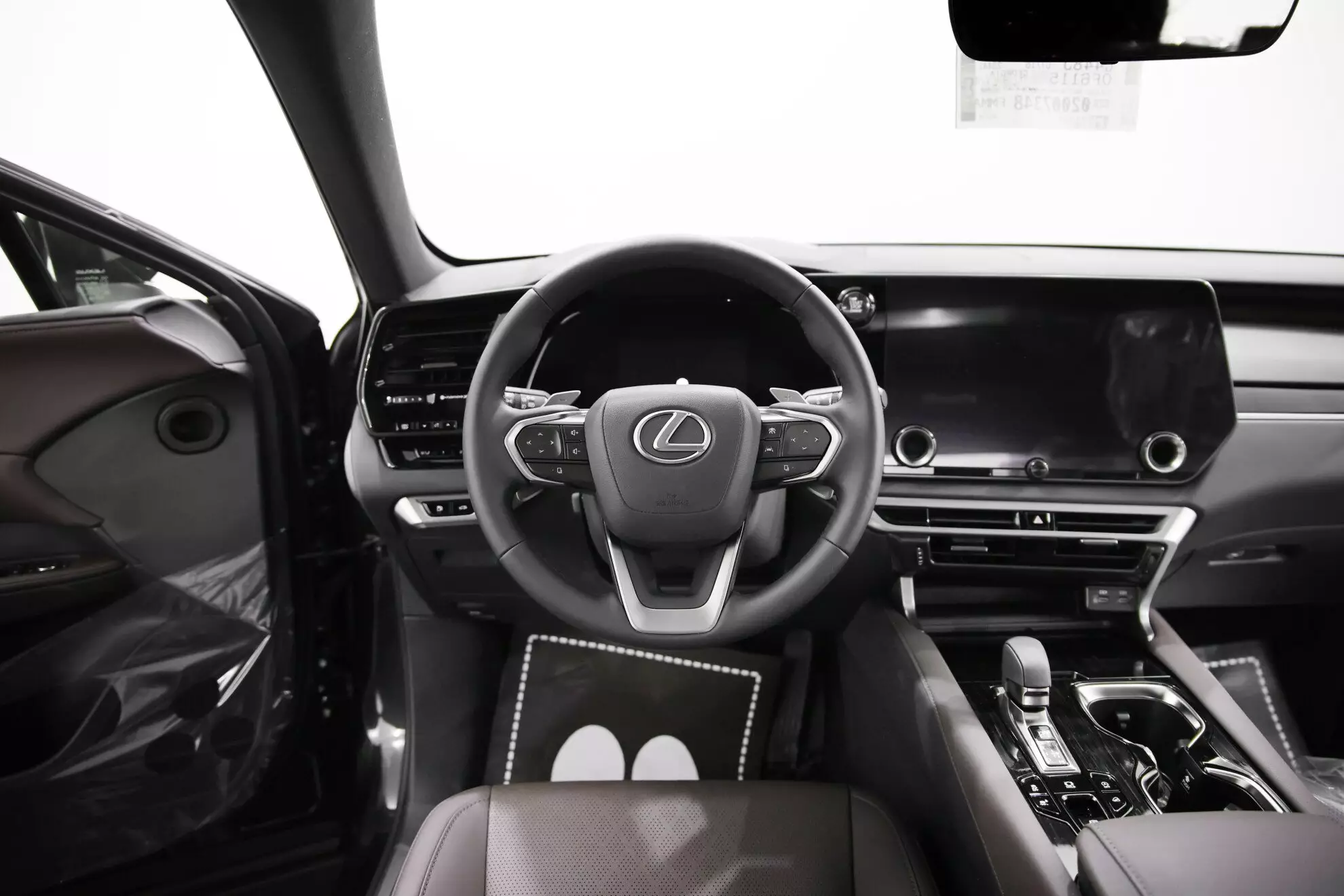 Автосалон: Lexus RX