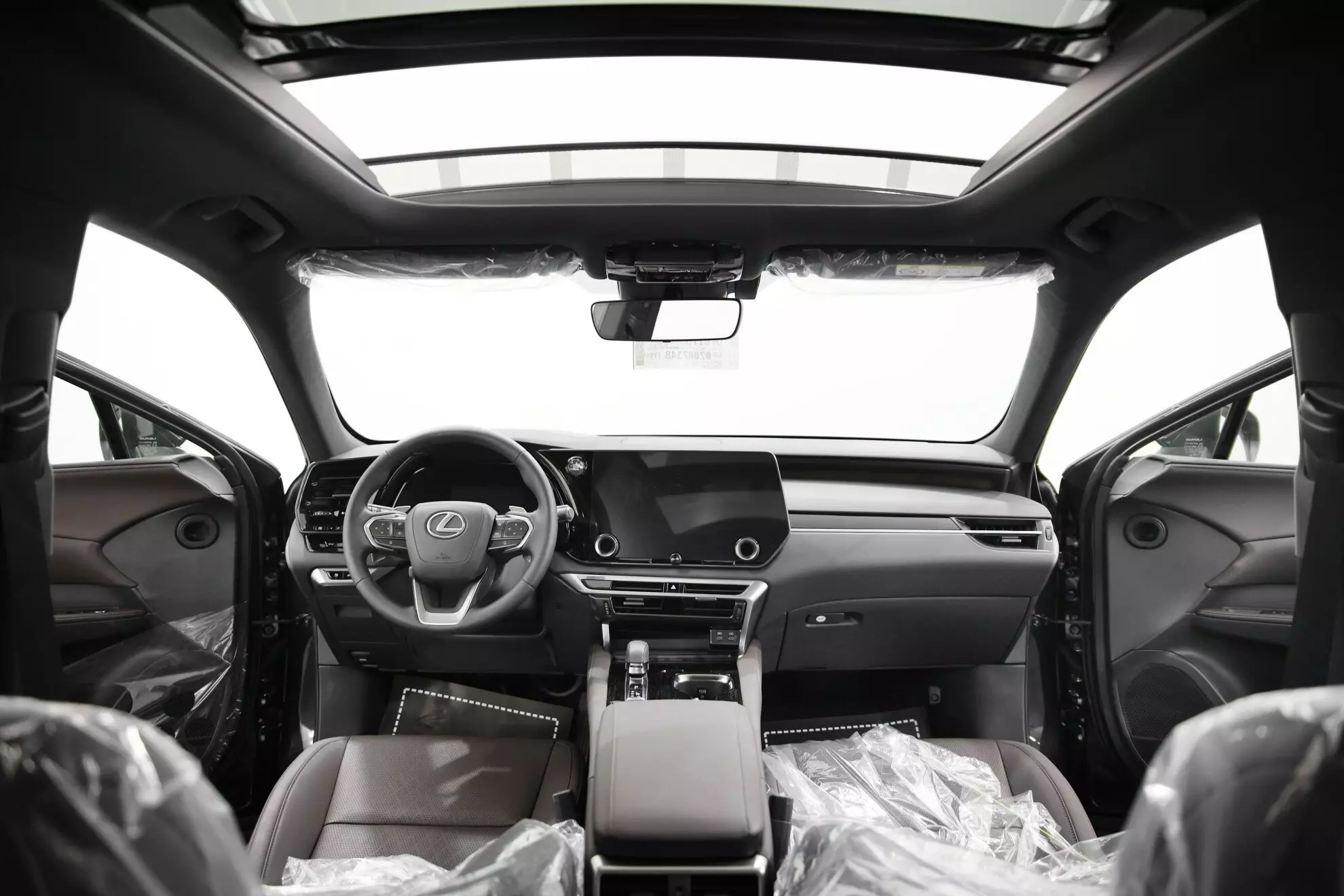 Автосалон: Lexus RX