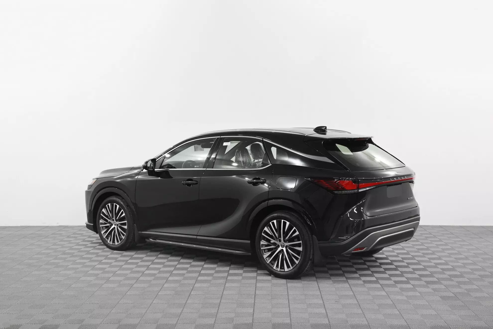 Автосалон: Lexus RX