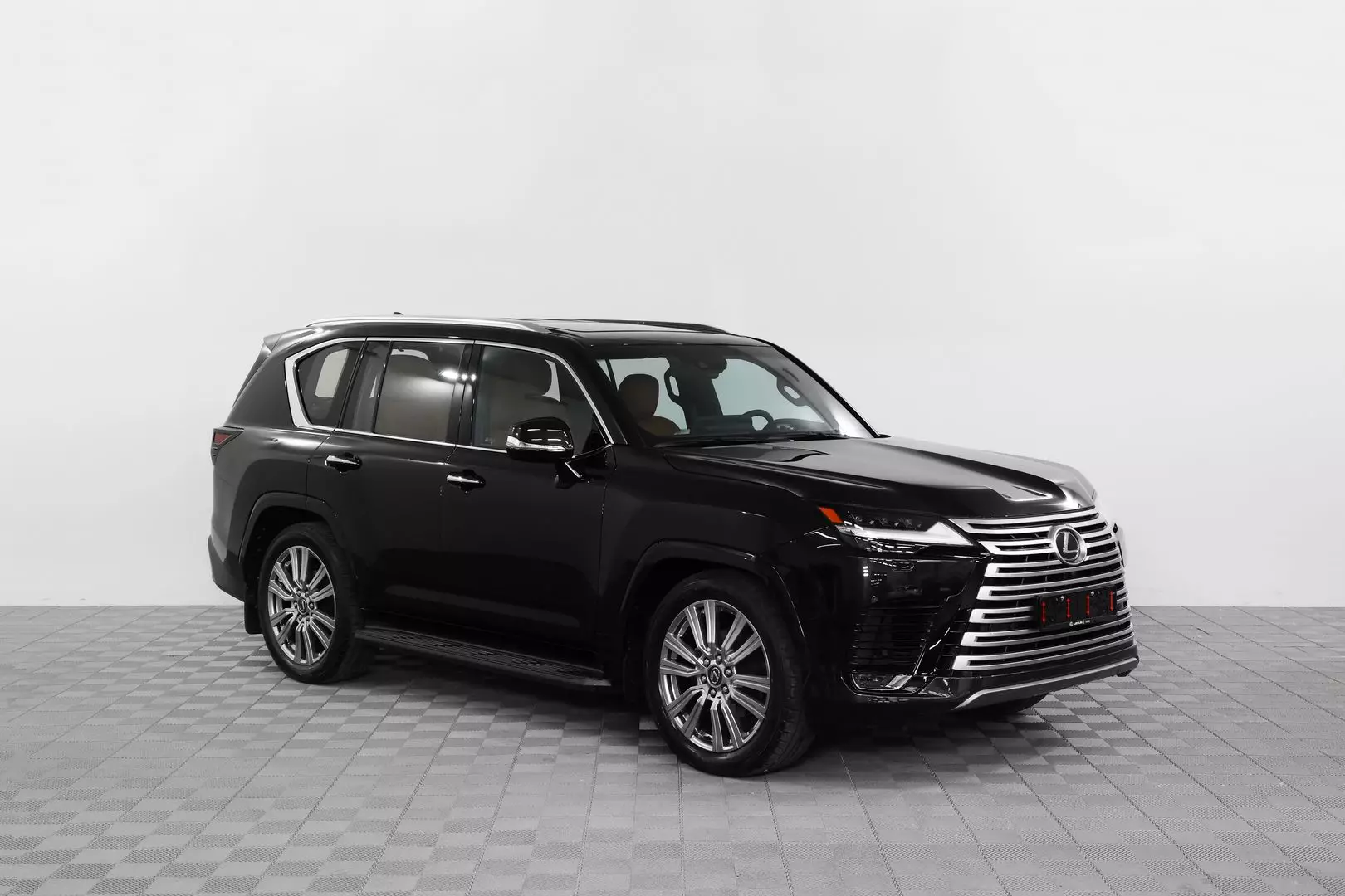 Автосалон: Lexus LX