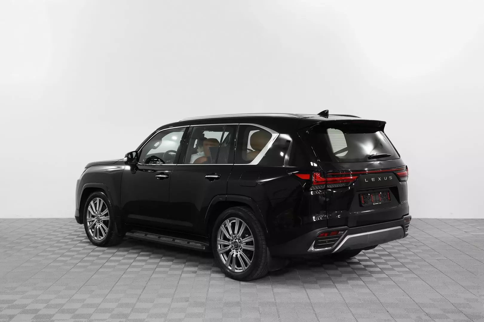 Автосалон: Lexus LX