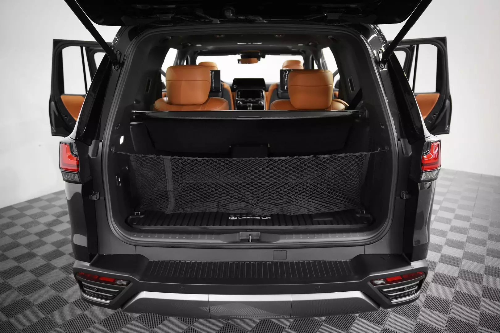 Автосалон: Lexus LX