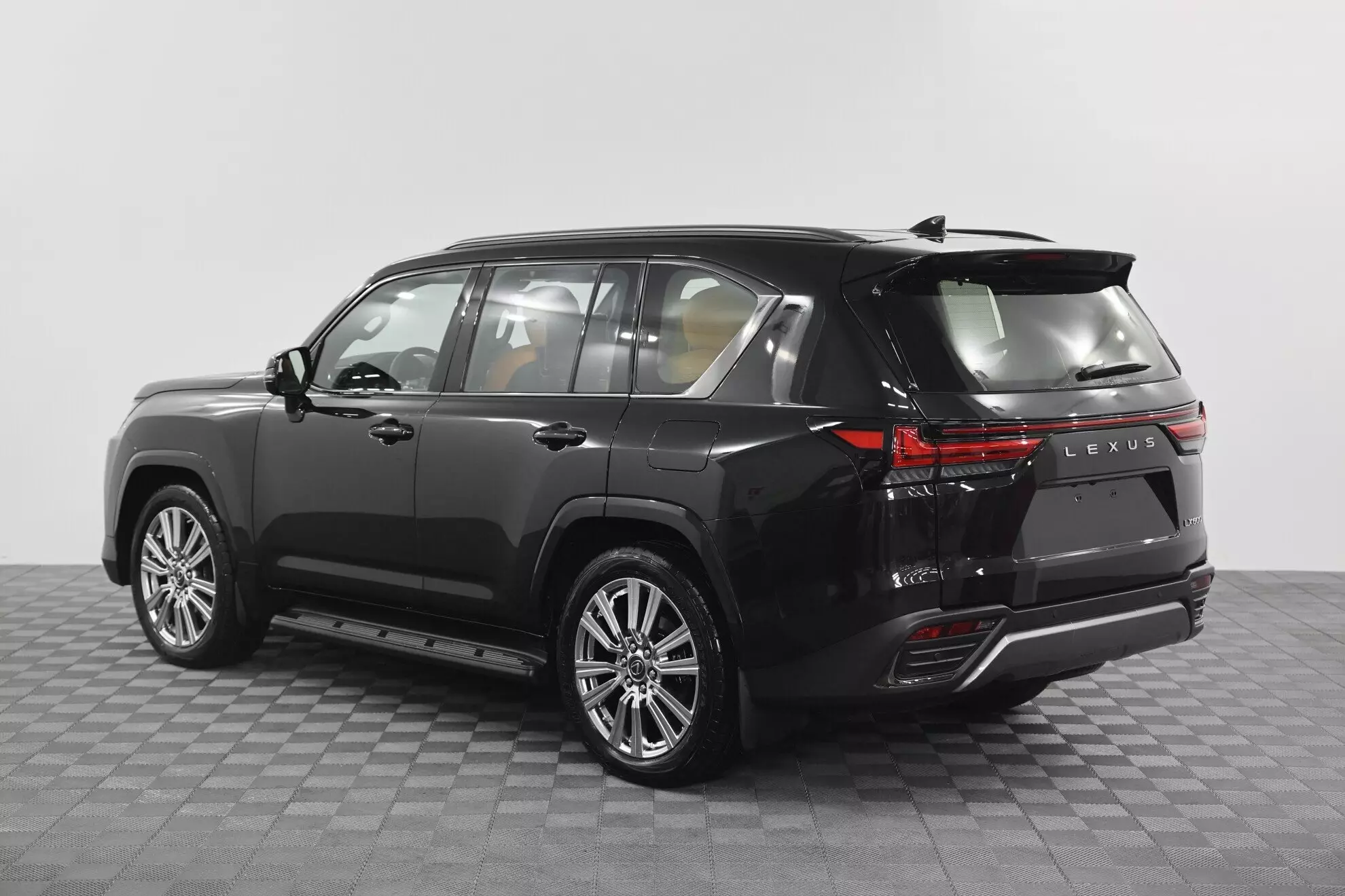 Автосалон: Lexus LX