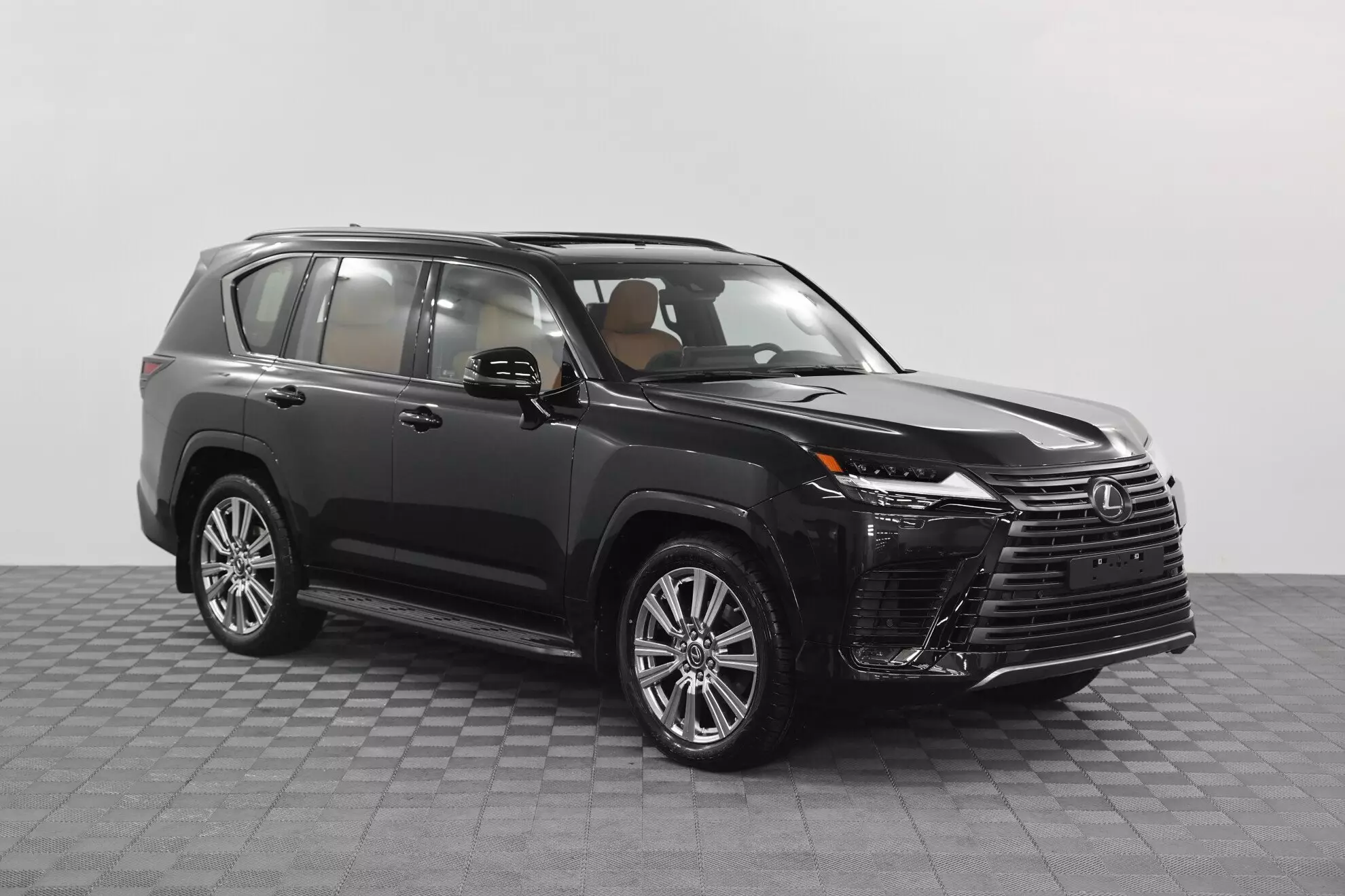 Автосалон: Lexus LX