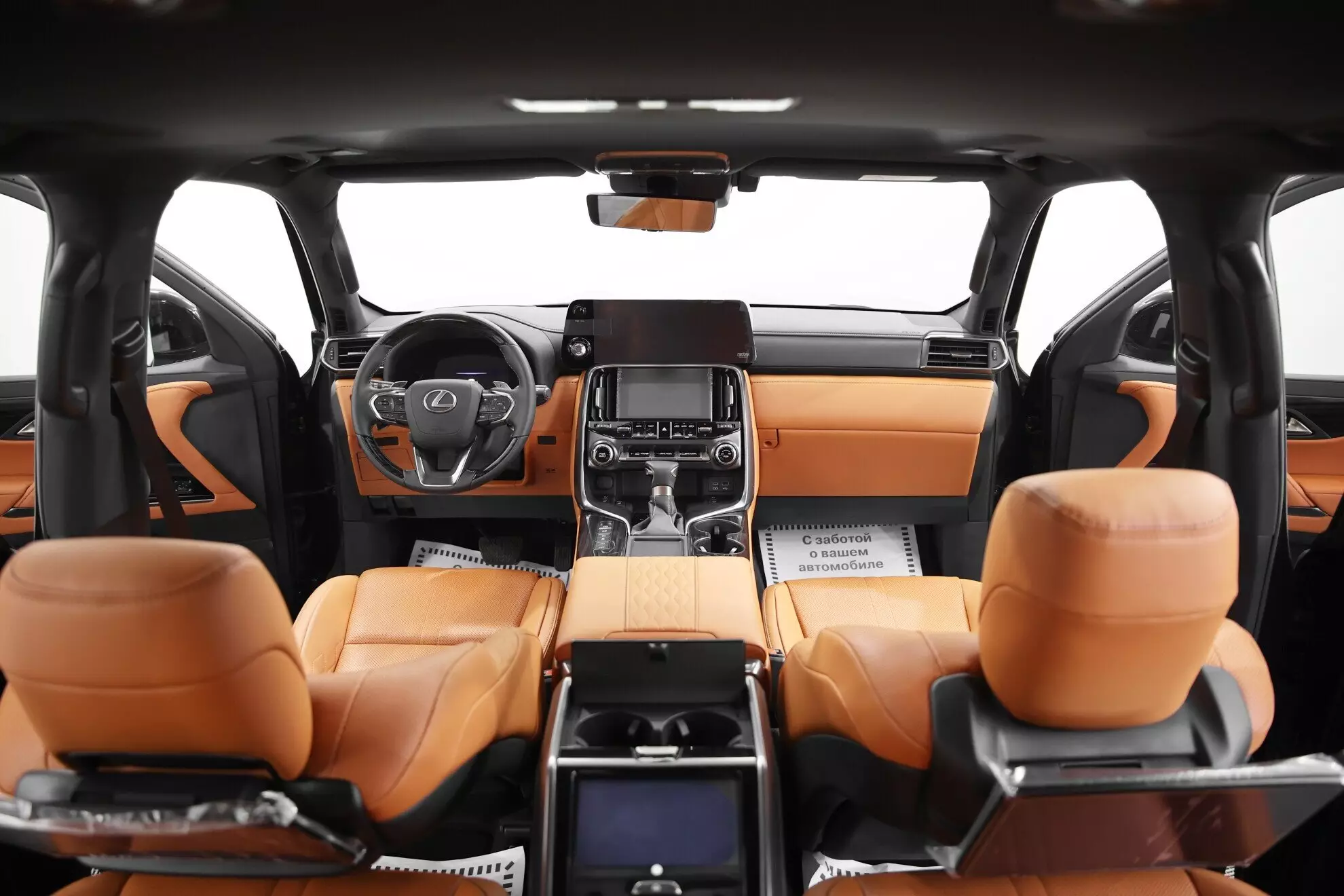 Автосалон: Lexus LX