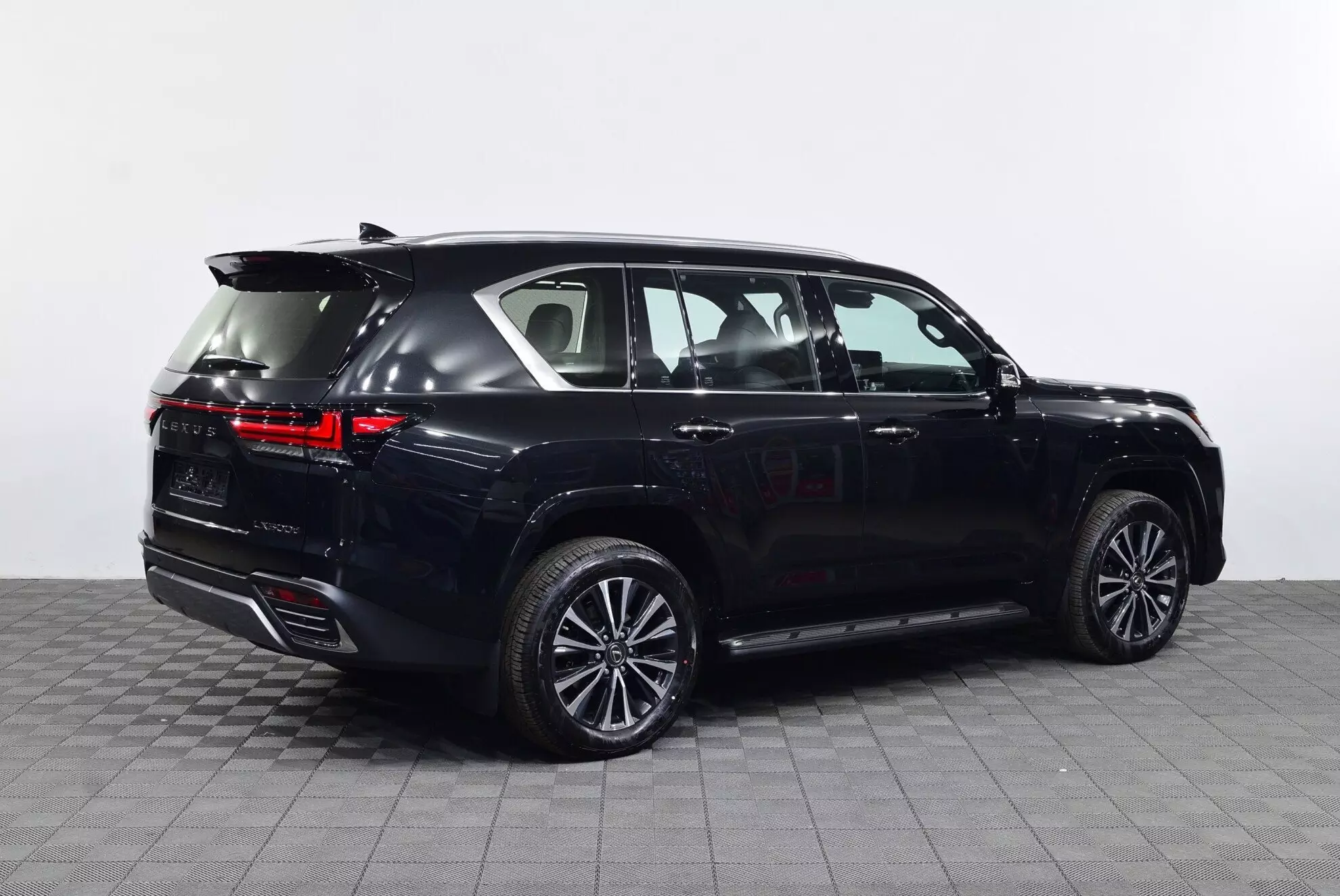 Автосалон: Lexus LX