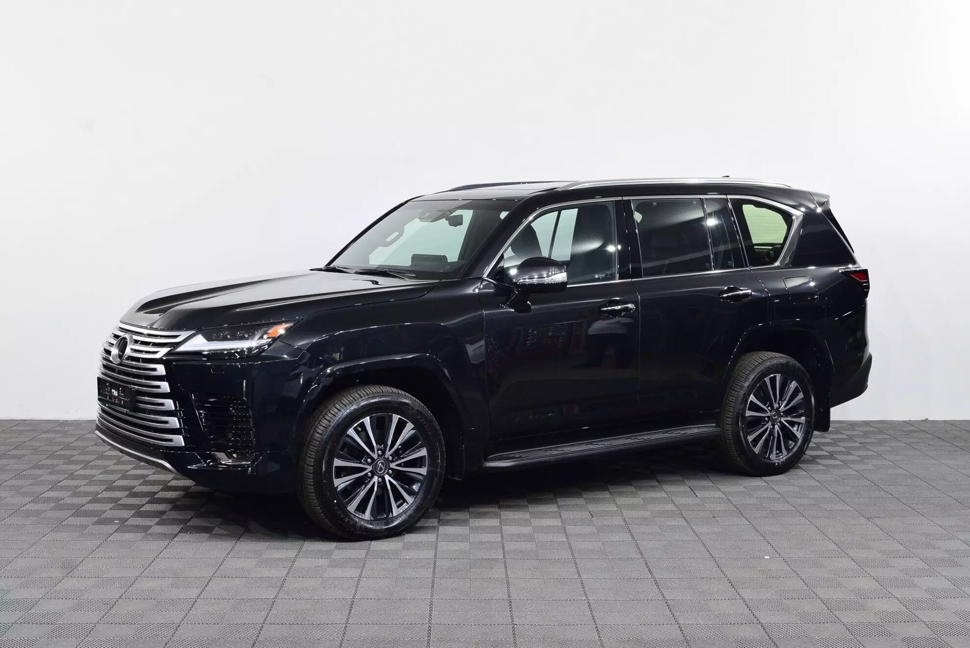 Автосалон: Lexus LX
