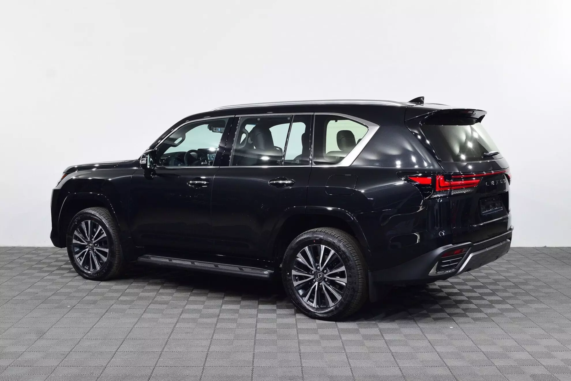 Автосалон: Lexus LX